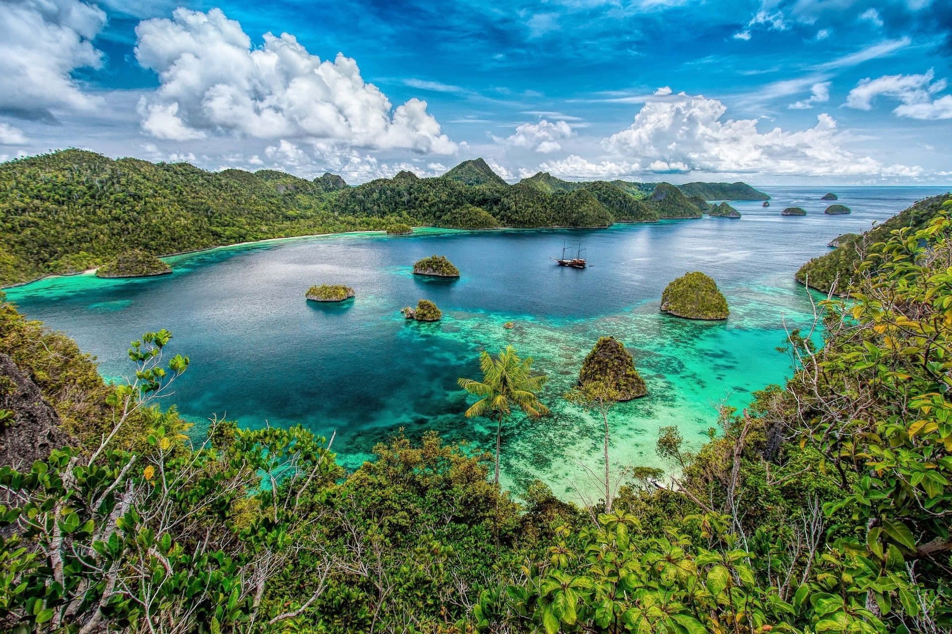 Majestic Landscapes Of Halong Bay Background