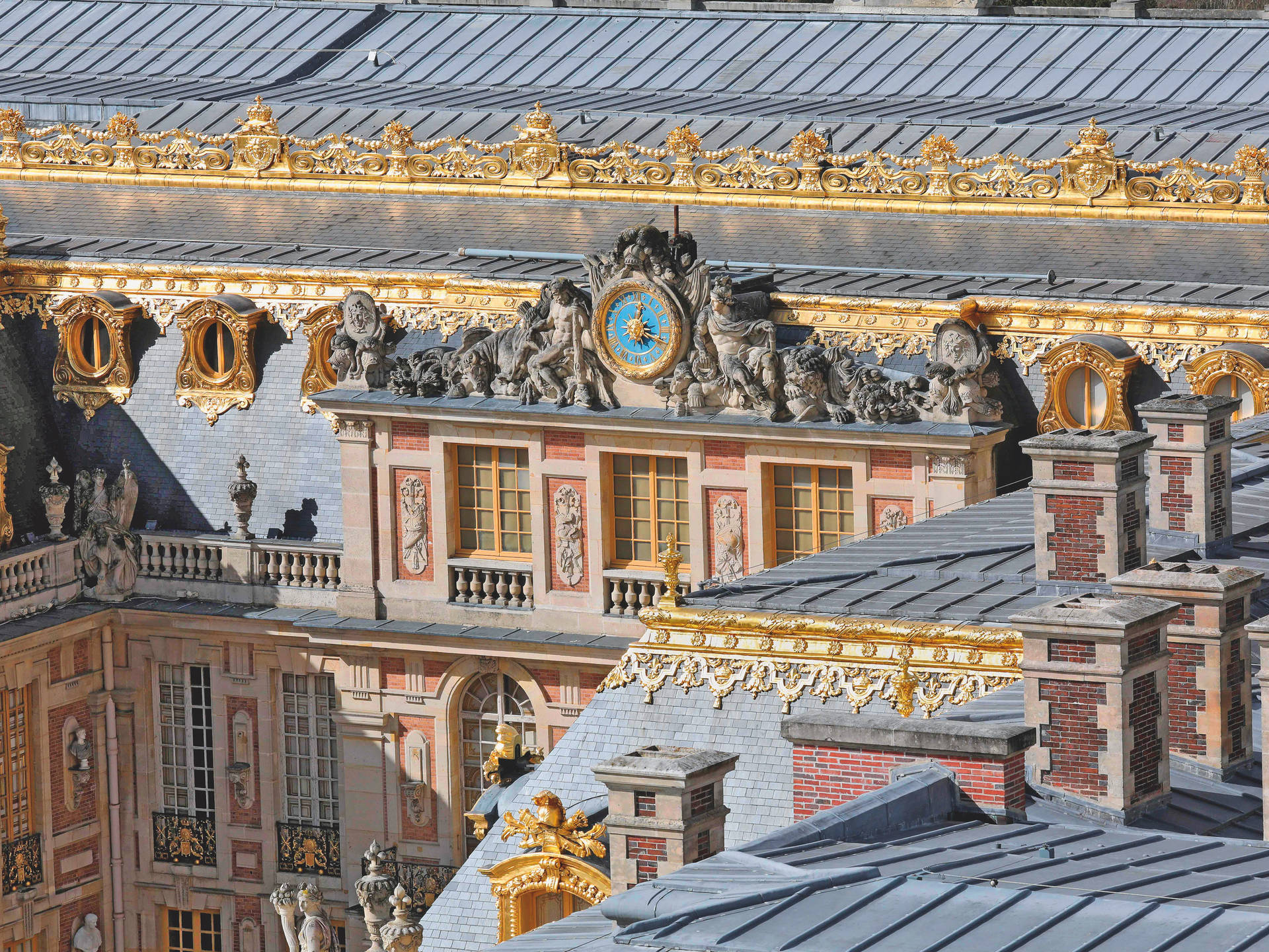 Majestic Marble Courtyard Of The Palace Of Versailles Background