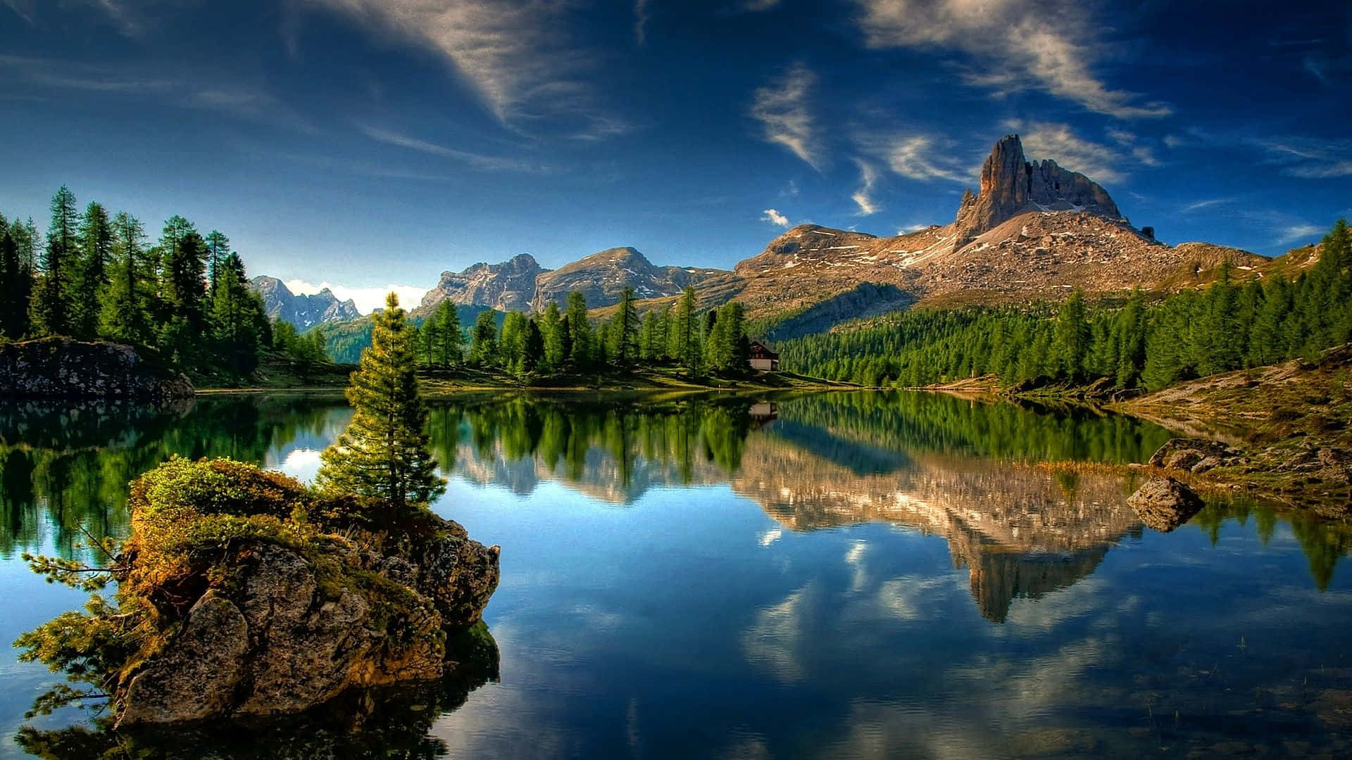 Majestic Mountain Range And Beautiful Lake Background