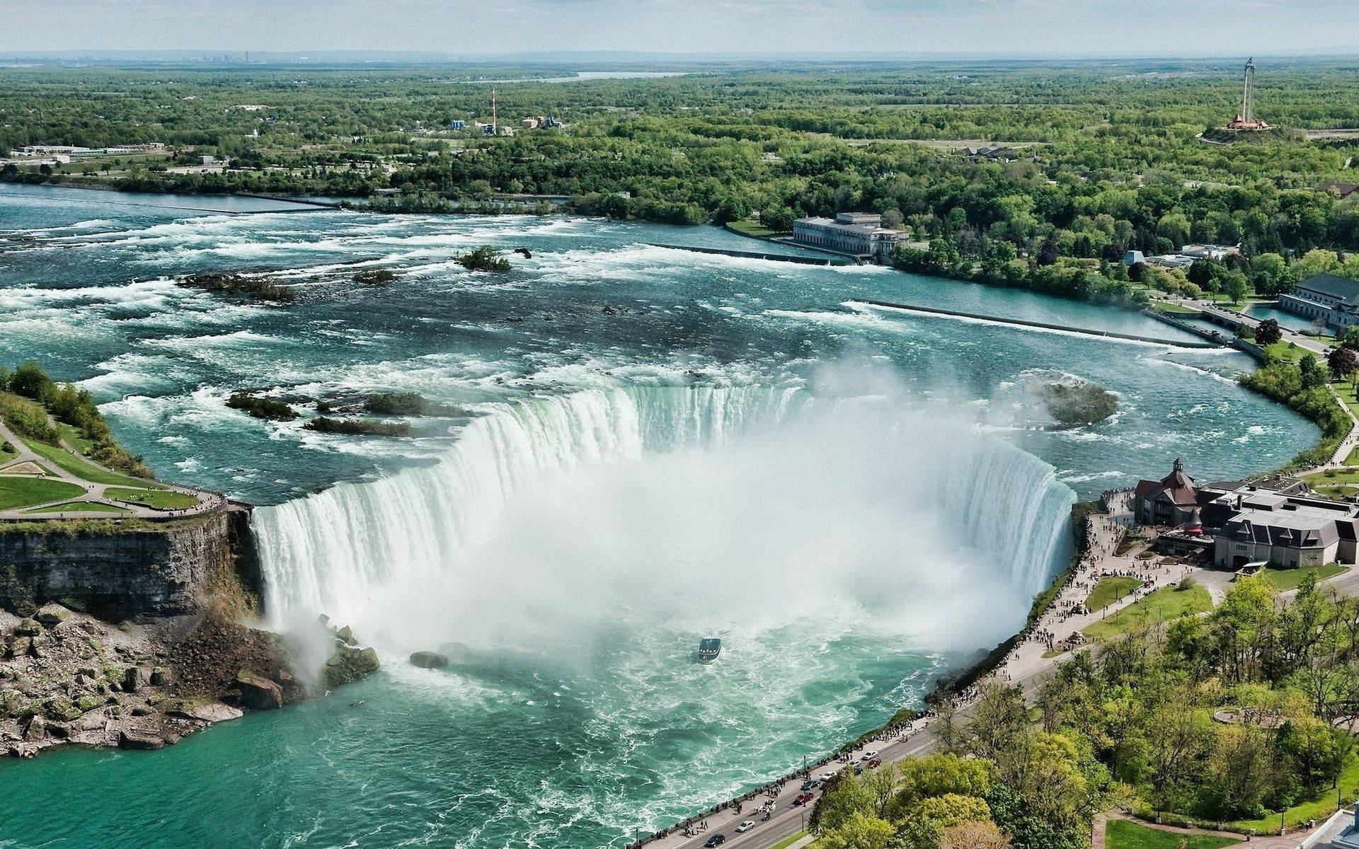 Majestic Niagara Horseshoe Falls In Canada Background