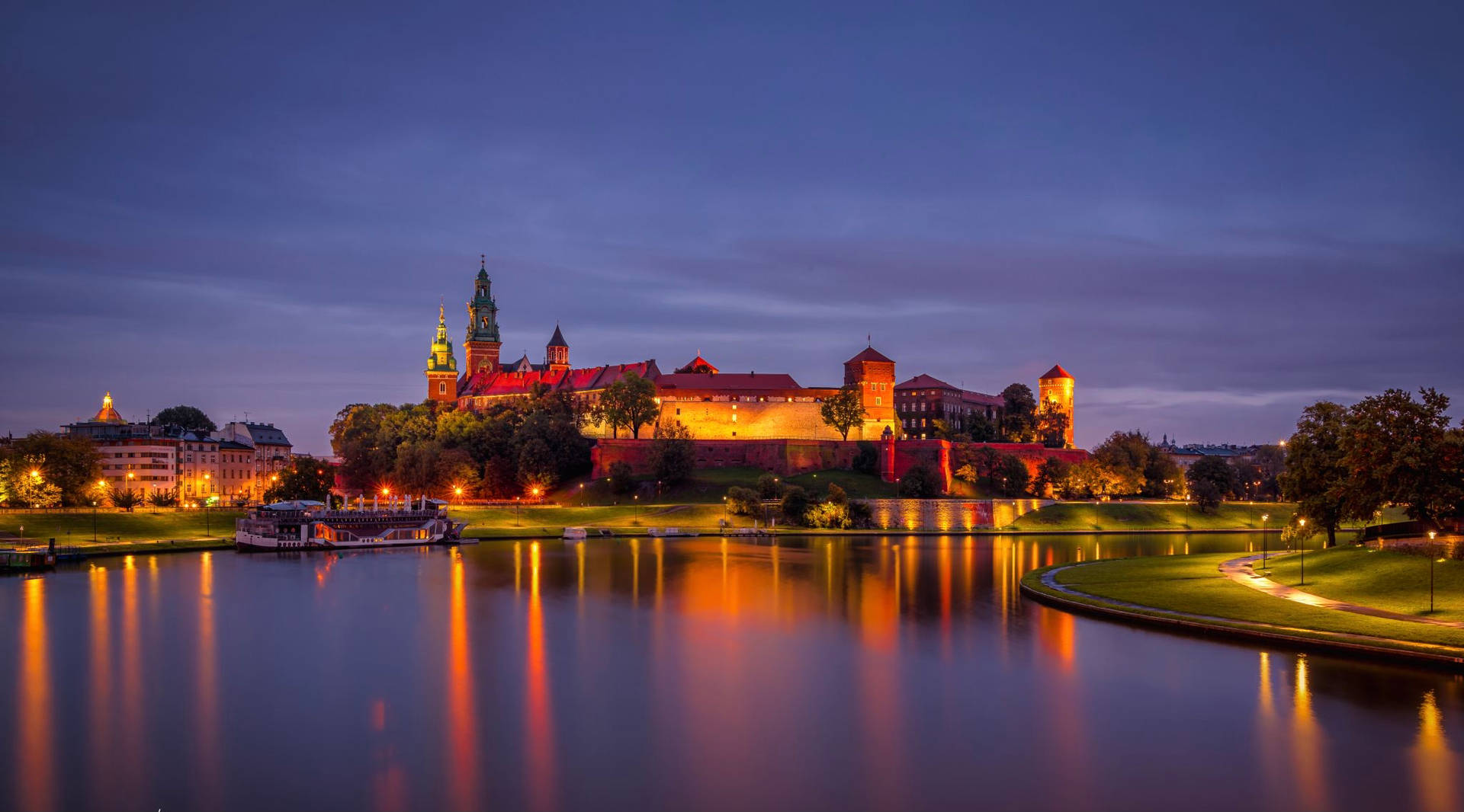 Majestic Night At Wawel Castle, Poland Background