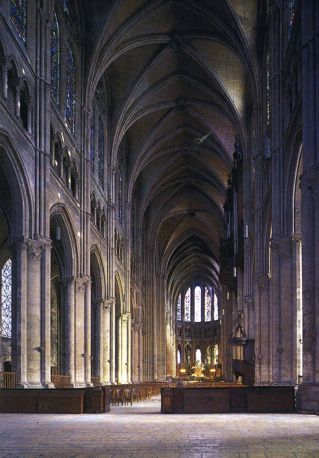 Majestic Night View Of Chartres Cathedral Background