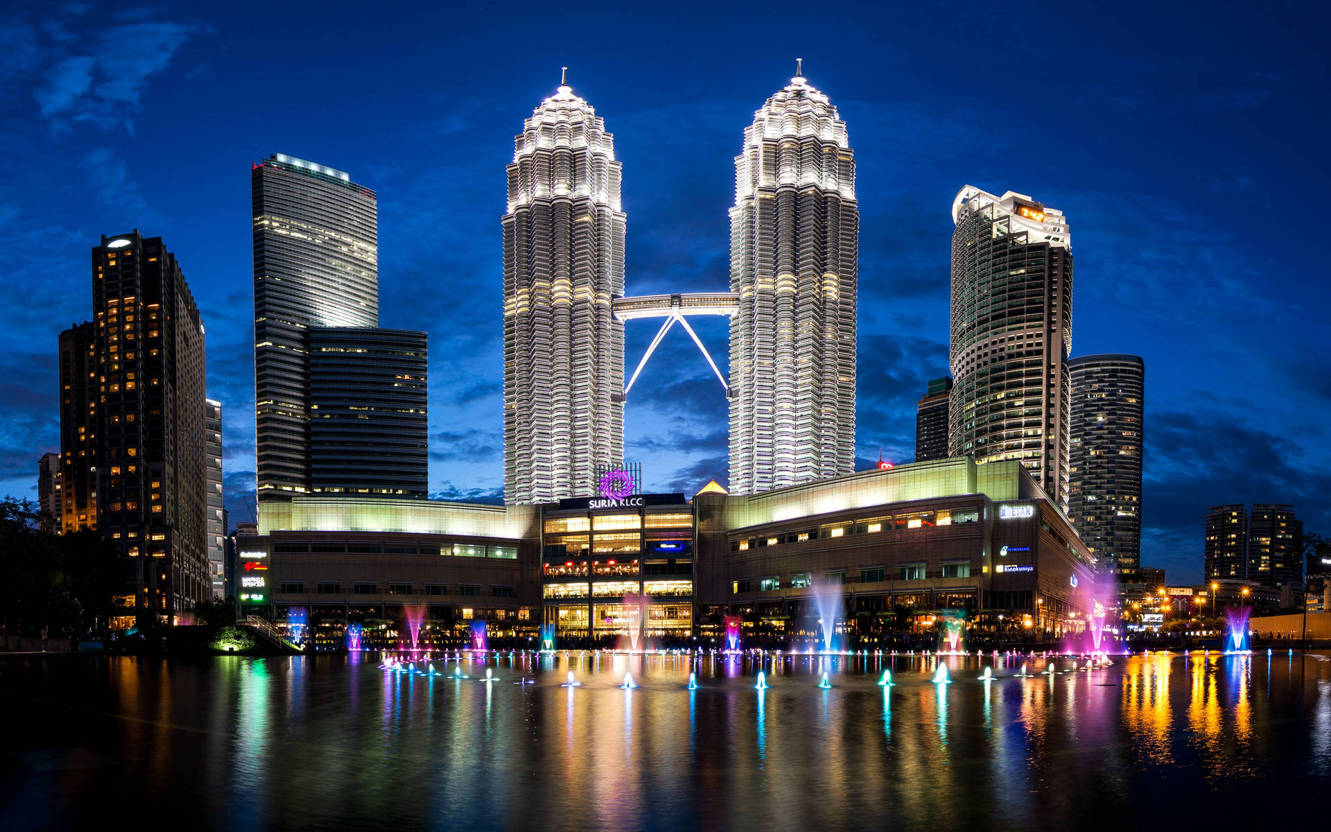 Majestic Petronas Towers In Malaysia