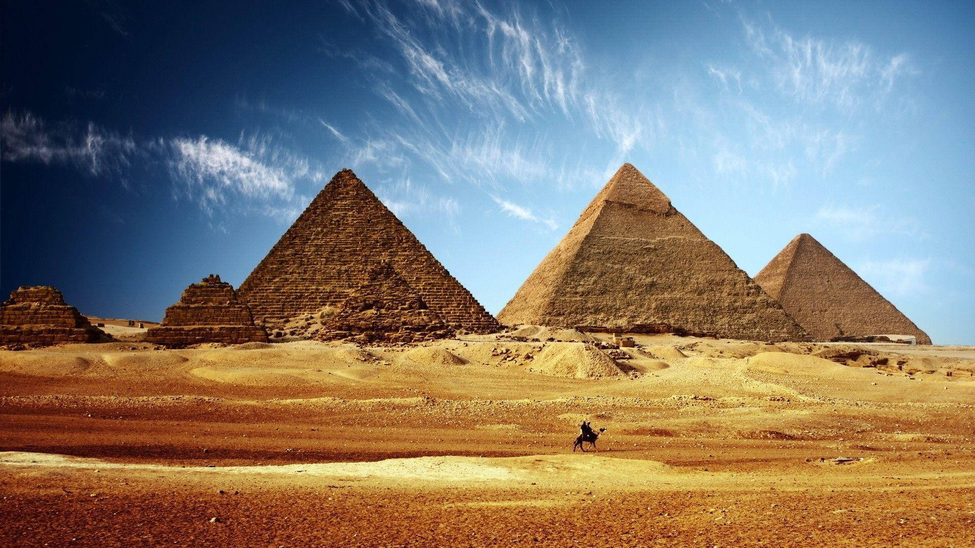 Majestic Pyramids Of Greater Cairo Background