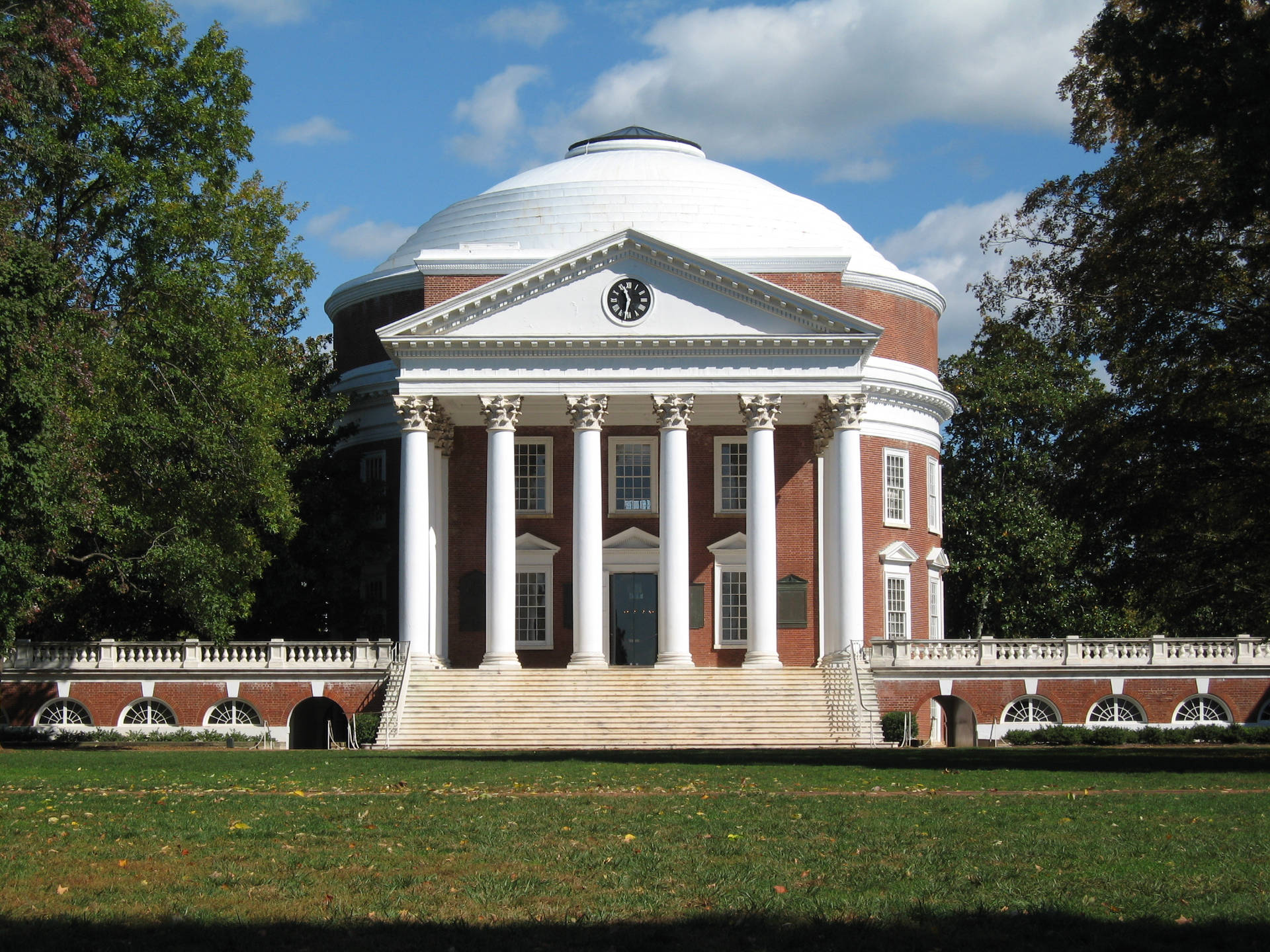 Majestic Rotunda Facade At The University Of Virginia Background