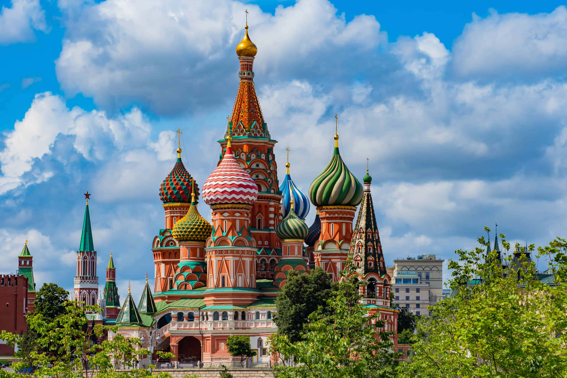 Majestic Saint Basil's Cathedral Nestled Amidst Lush Greenery. Background