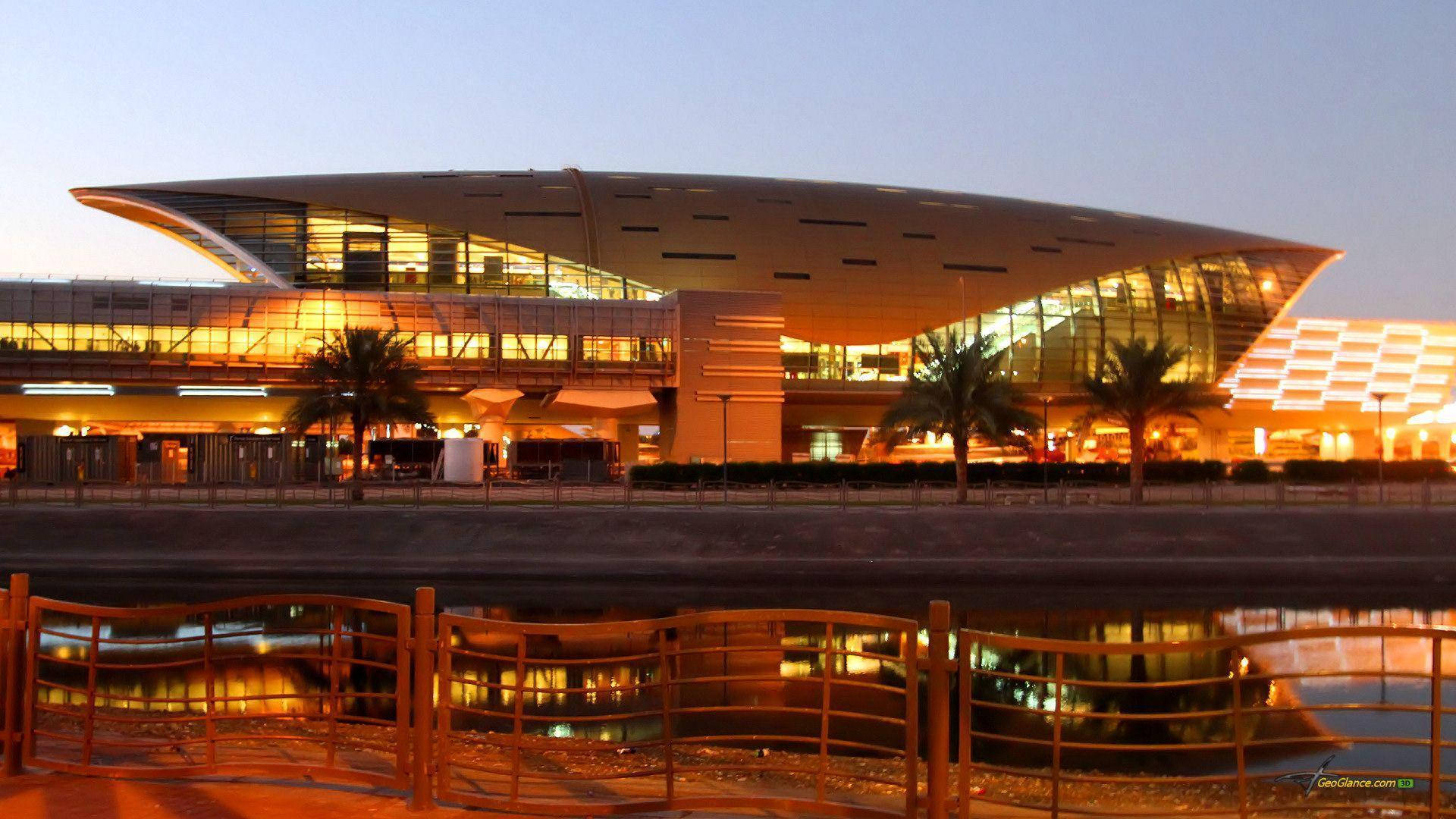 Majestic Shopping Center In Dubai Background