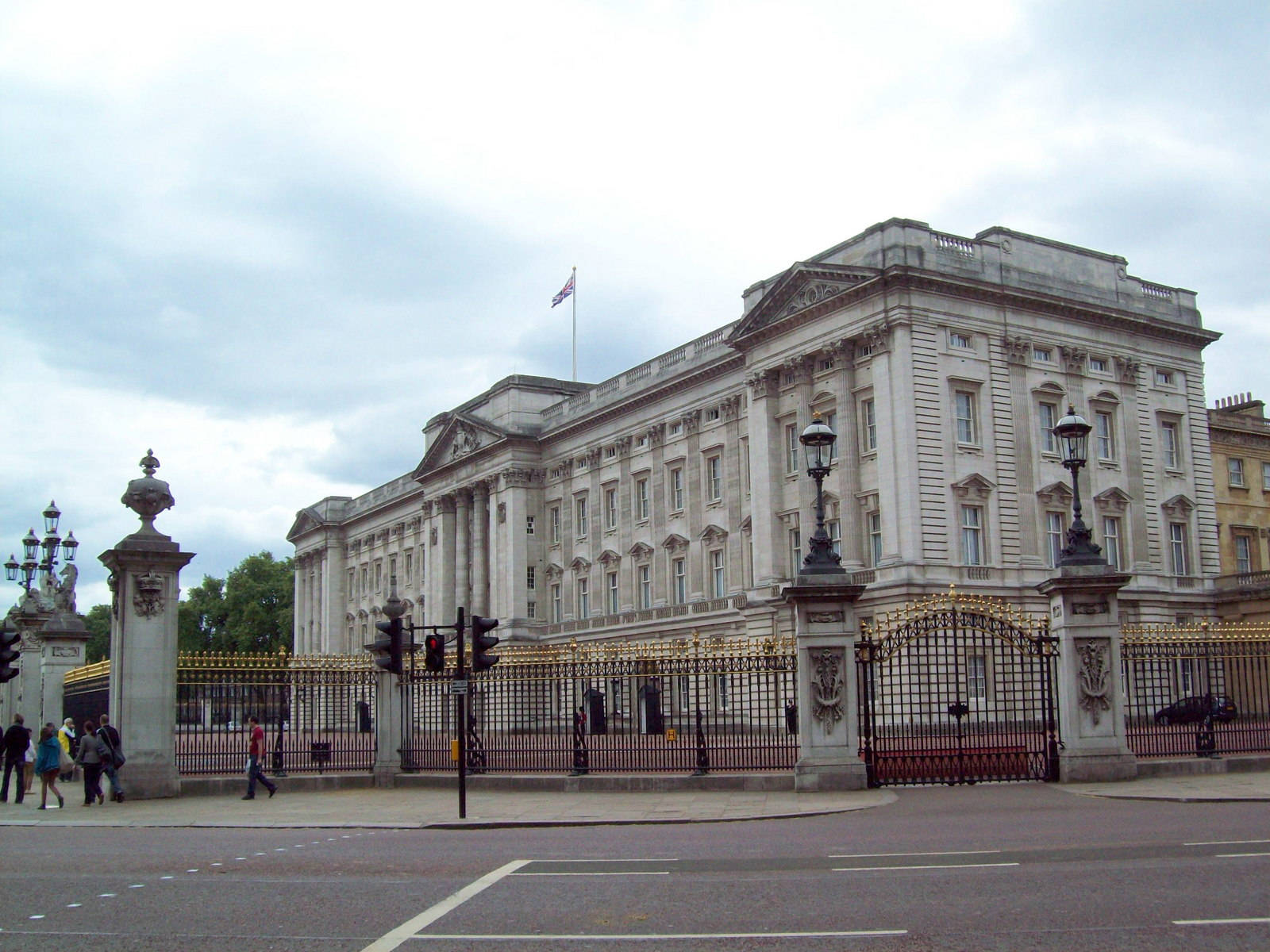 Majestic Side View Of Buckingham Palace