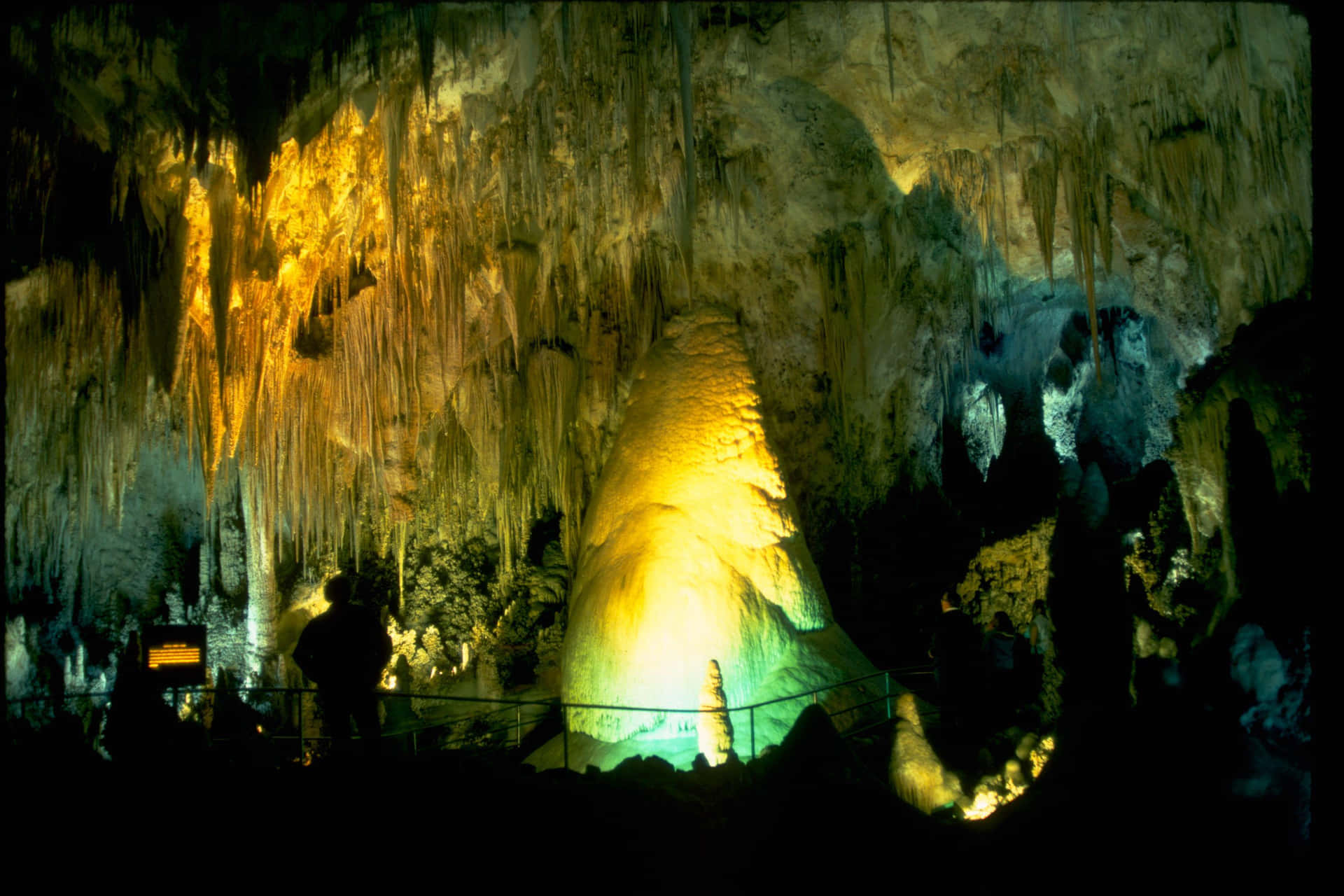 Majestic Stalactite Formations In Carlsbad Caverns National Park Background