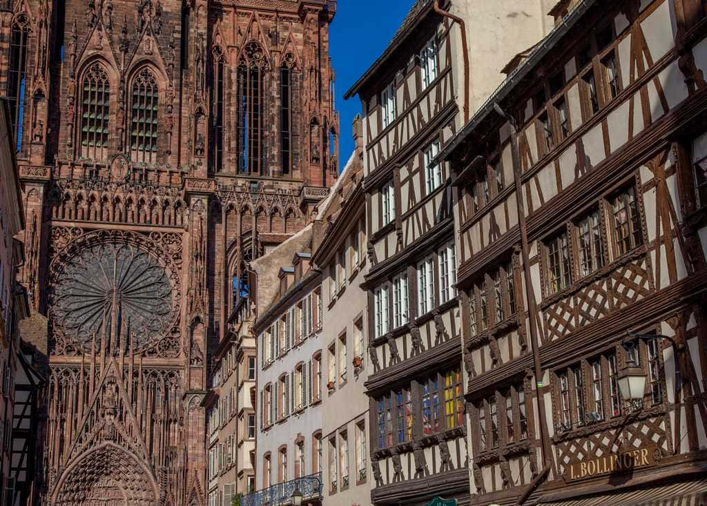 Majestic Strasbourg Cathedral At Dusk Background