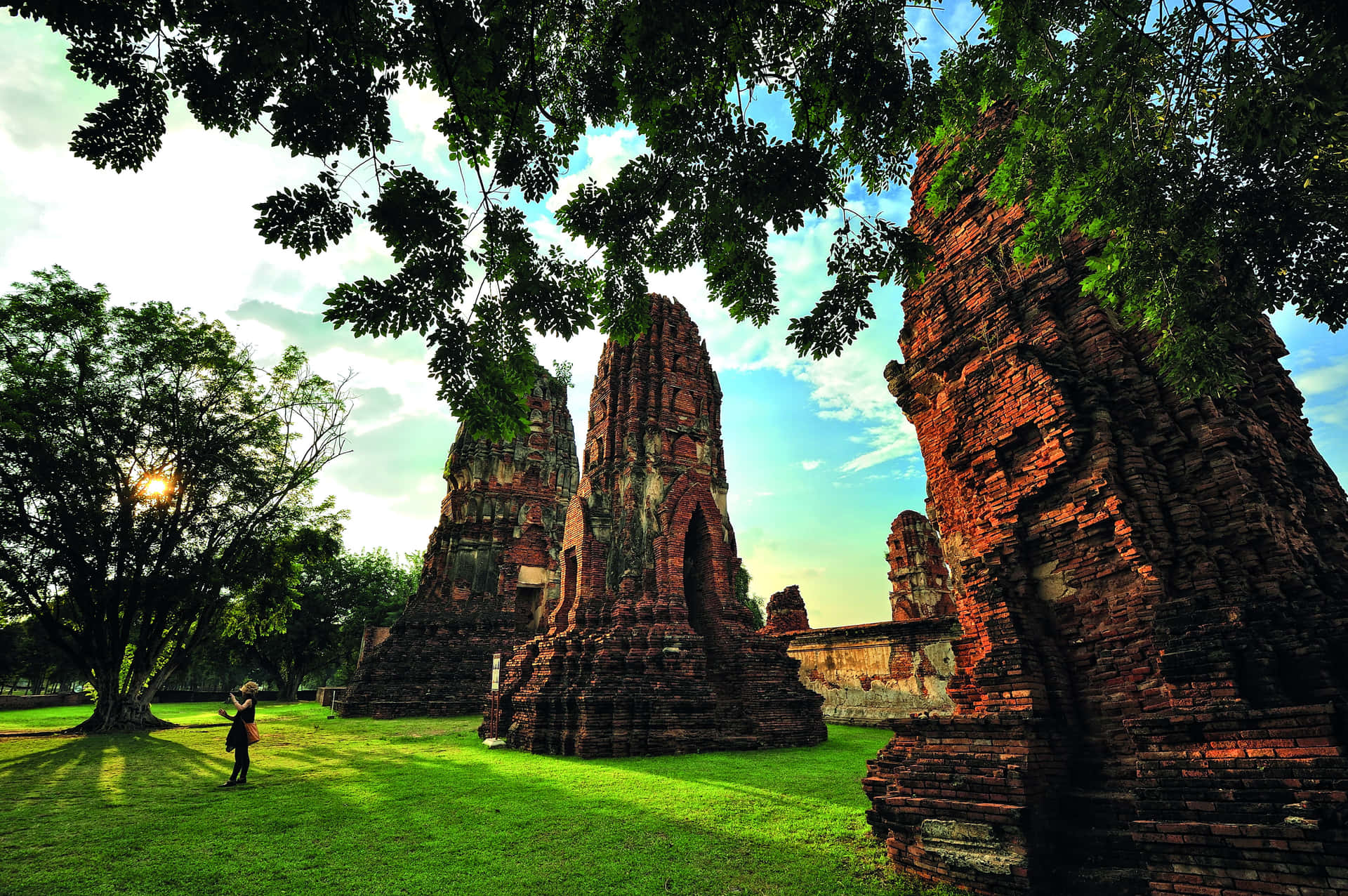Majestic Sunrise Over The Ancient Temple Ruins Of Ayutthaya Historical Park Background