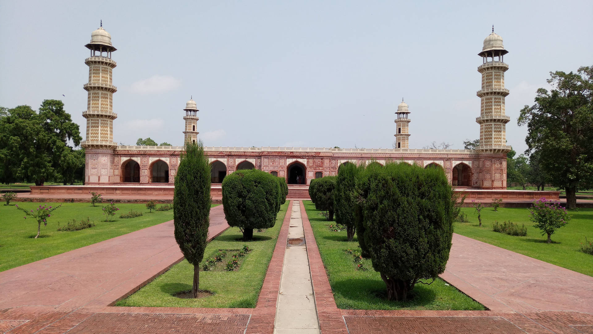 Majestic Tomb Of Jahangir In The Heart Of Lahore