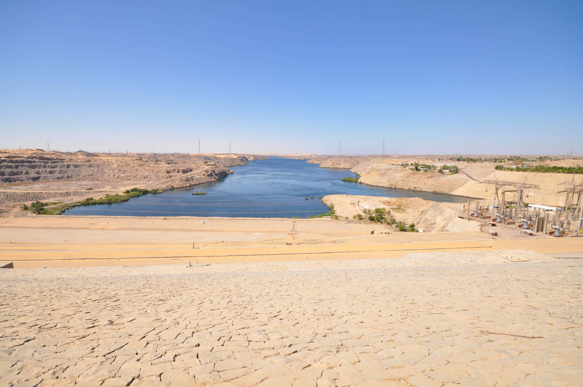 Majestic View Of Aswan High Dam, Egypt Background