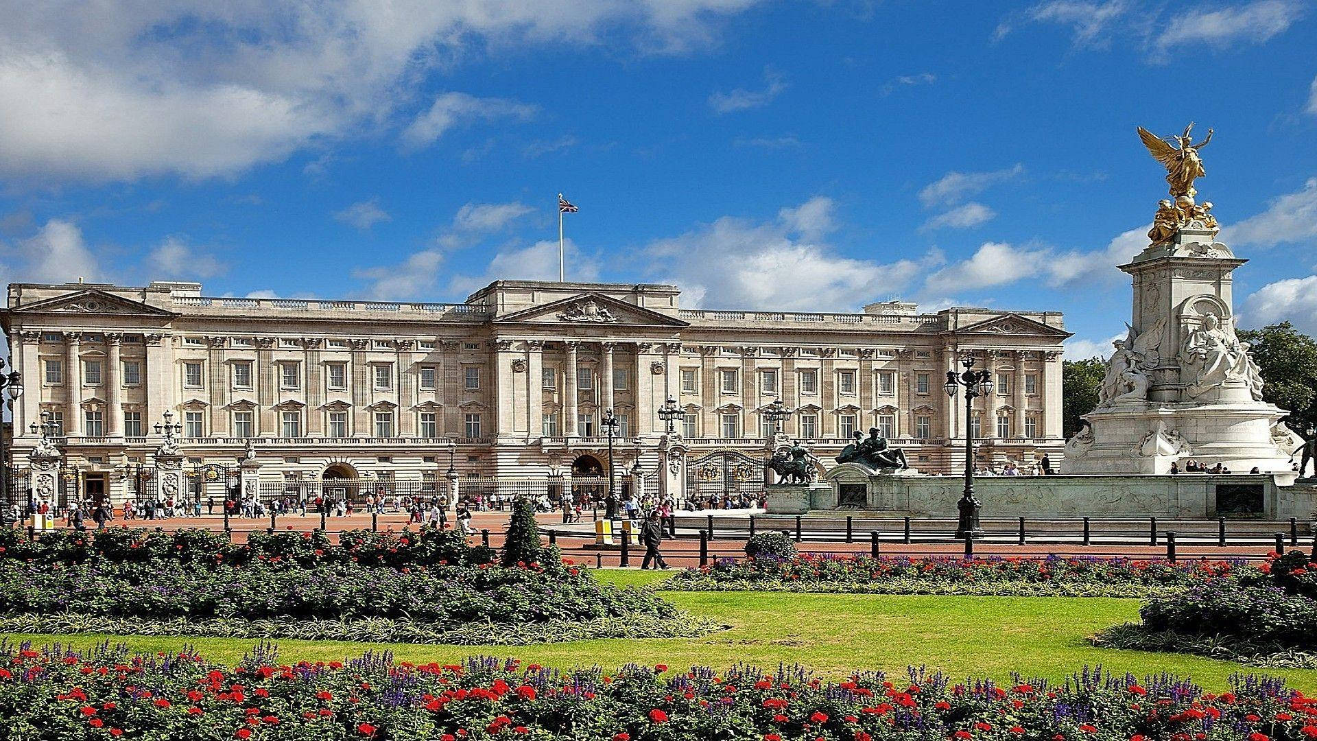 Majestic View Of Buckingham Palace Background