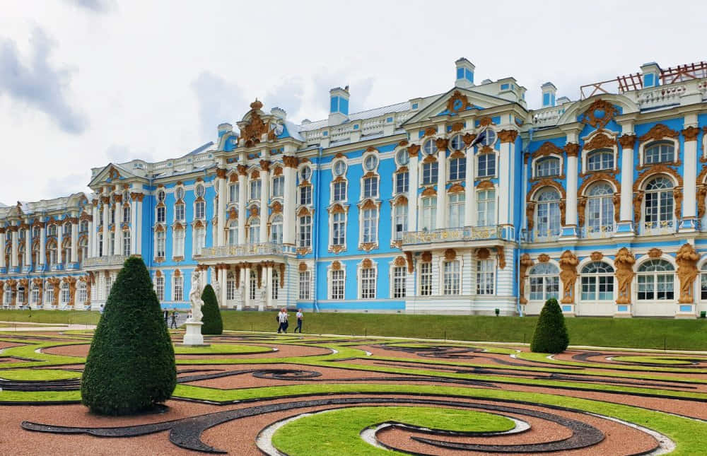 Majestic View Of Catherine Palace And Its Enchanting Garden Background