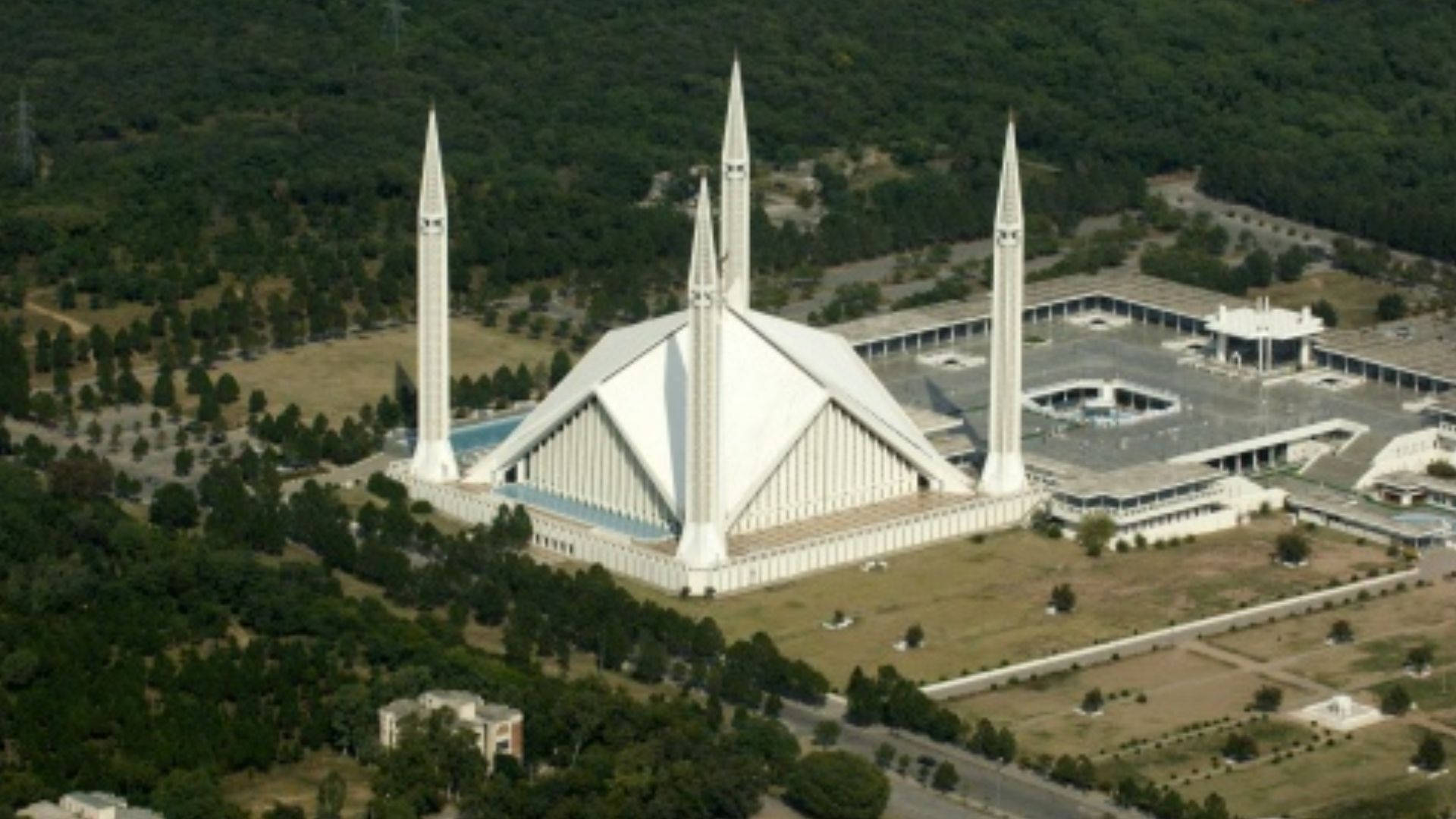 Majestic View Of Faisal Mosque, Pakistan Background