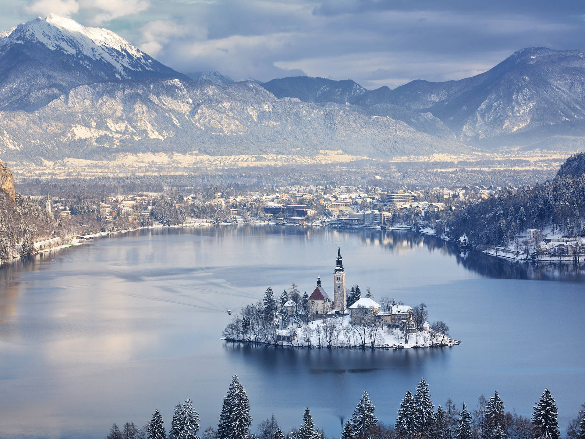Majestic View Of Lake Bled, Slovenia Background