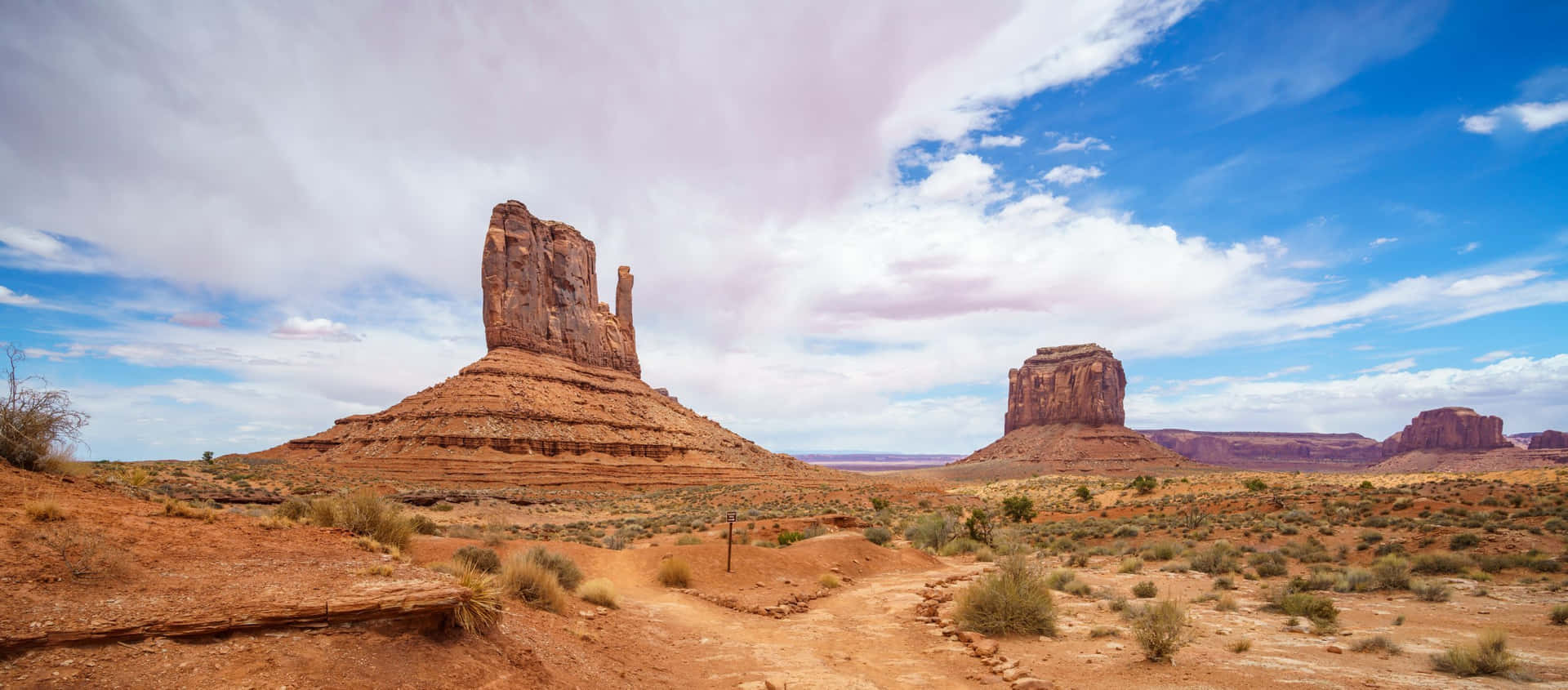 Majestic View Of Monument Valley Navajo Tribal Park From The Wildcat Trail Background