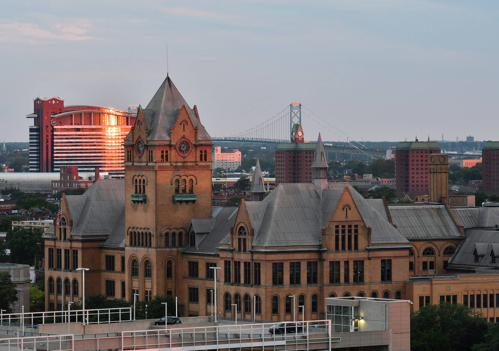 Majestic View Of Old Main Building At Wayne State University Background