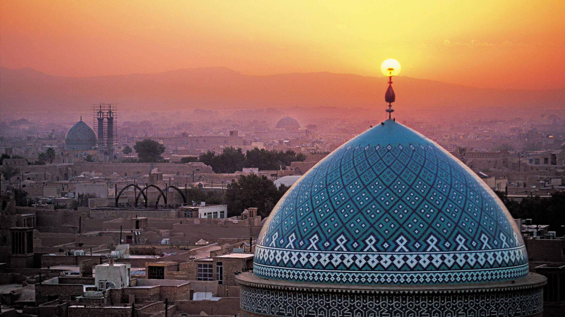 Majestic View Of Seyed Rokn Addin Mausoleum In Tehran Background