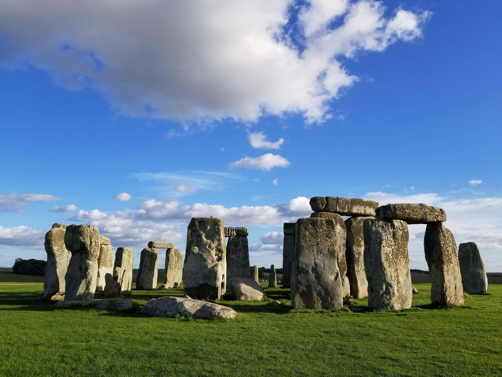 Majestic View Of Stonehenge Under The Brilliant Sky Background