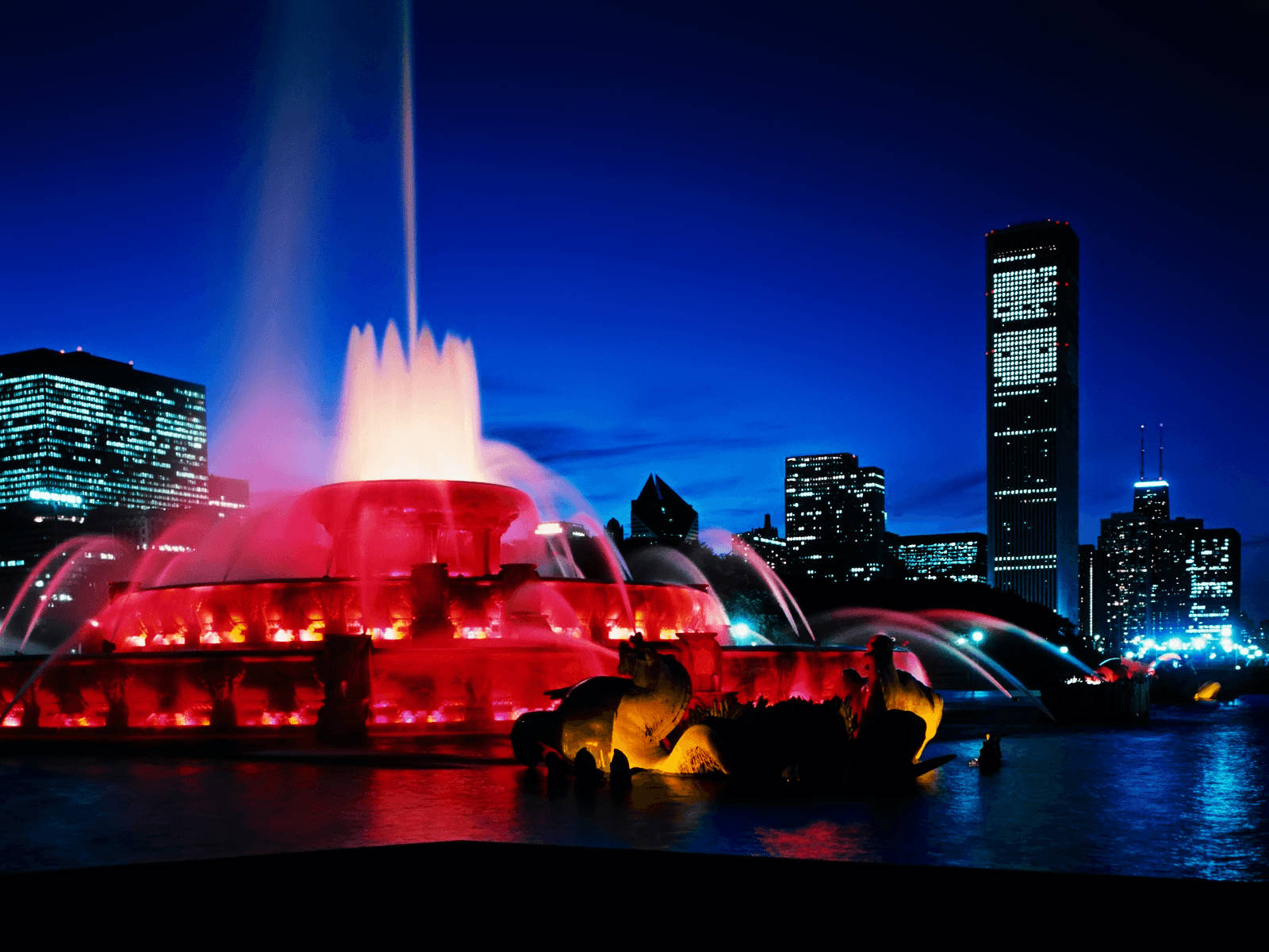 Majestic View Of The Buckingham Fountain Set Against The Chicago Skyline Background