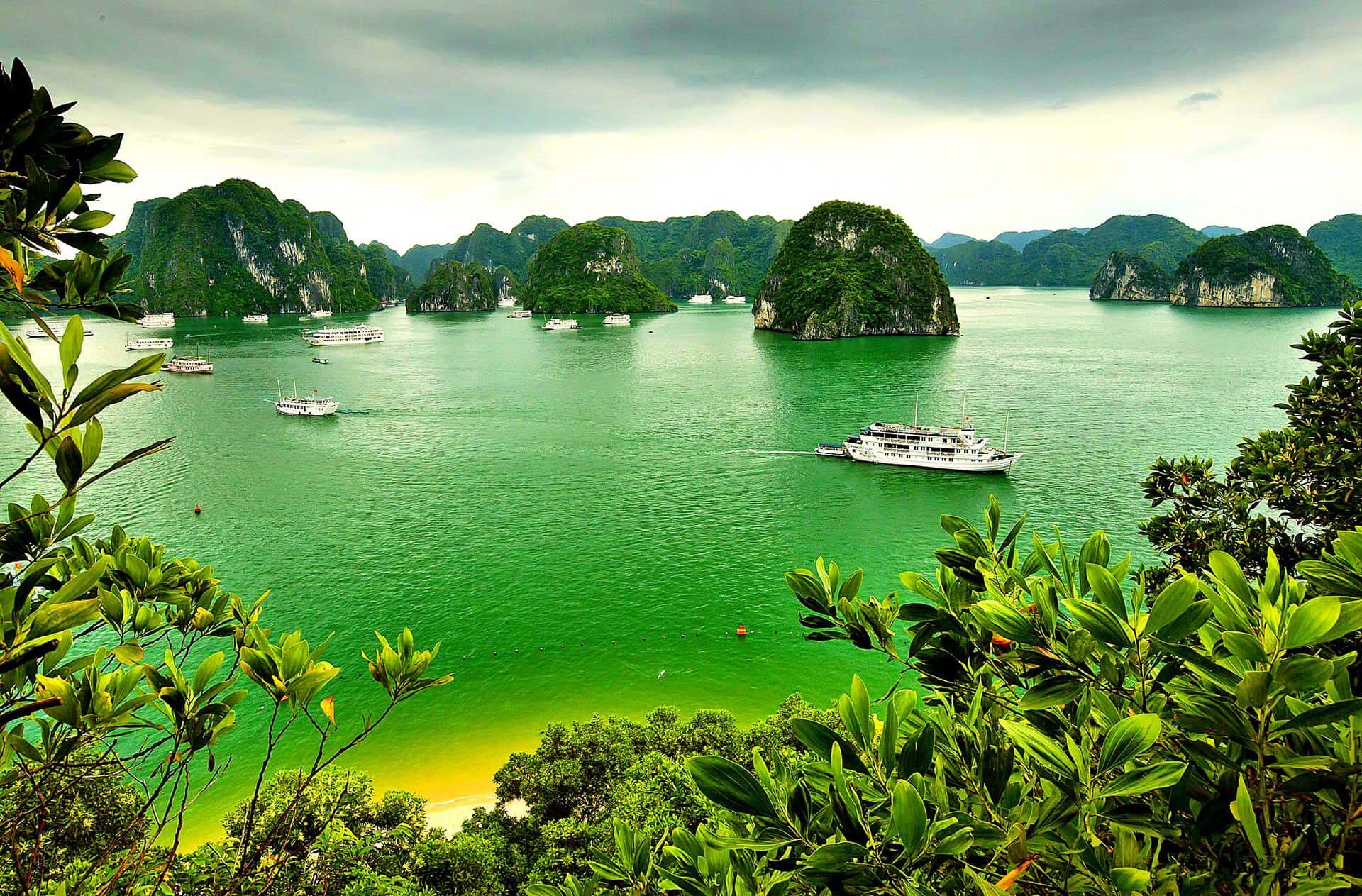 Majestic View Of The Emerald Green Lagoon In Halong Bay Background