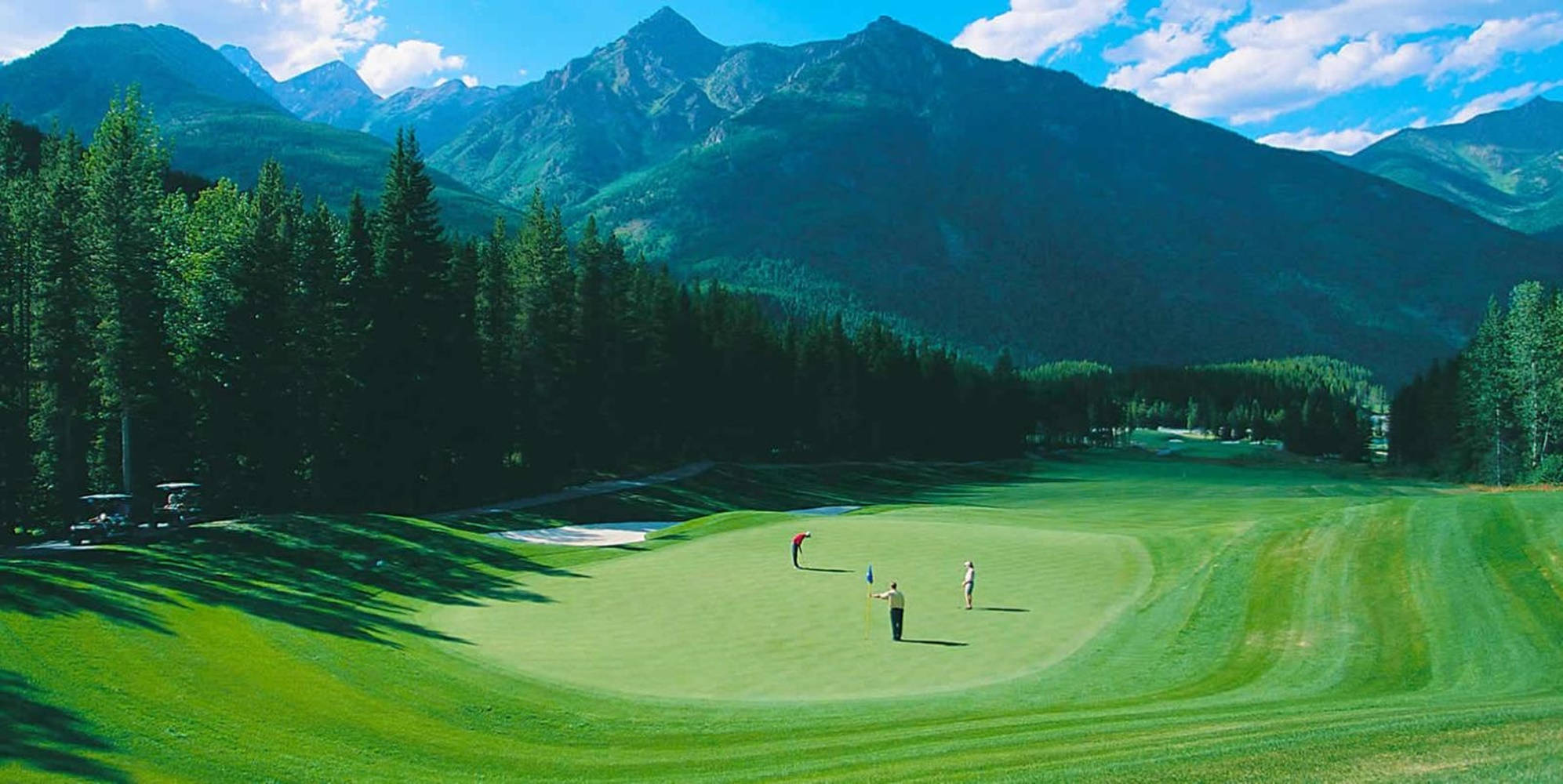 Majestic View Of The Fairmont Banff Springs Golf Course Background