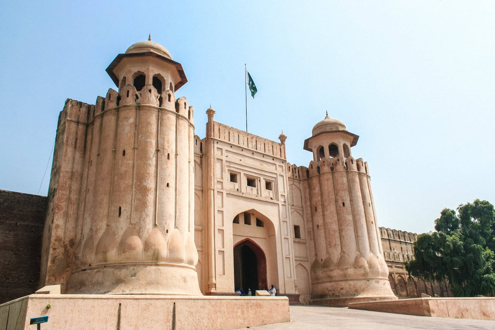 Majestic View Of The Grand Lahore Fort