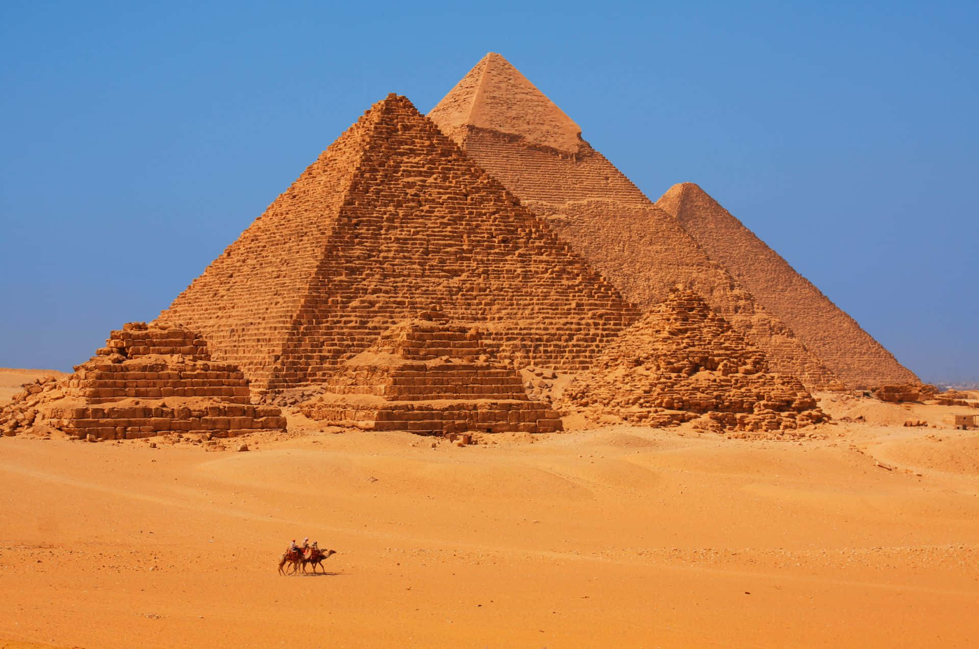 Majestic View Of The Pyramids Of Giza Bathed In A Rust-colored Hue. Background