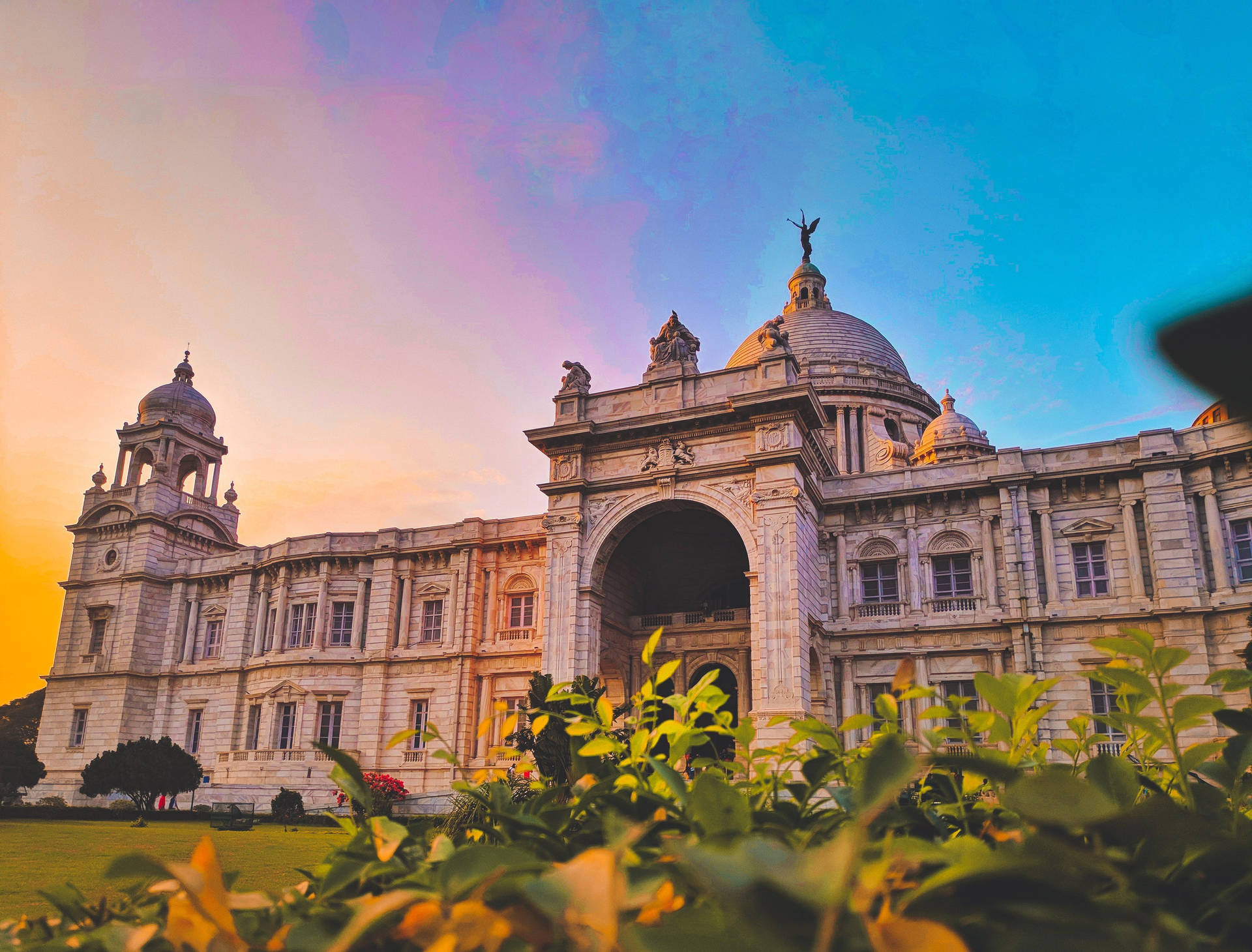 Majestic View Of Victoria Memorial Under Clear Skies In Kolkata Background