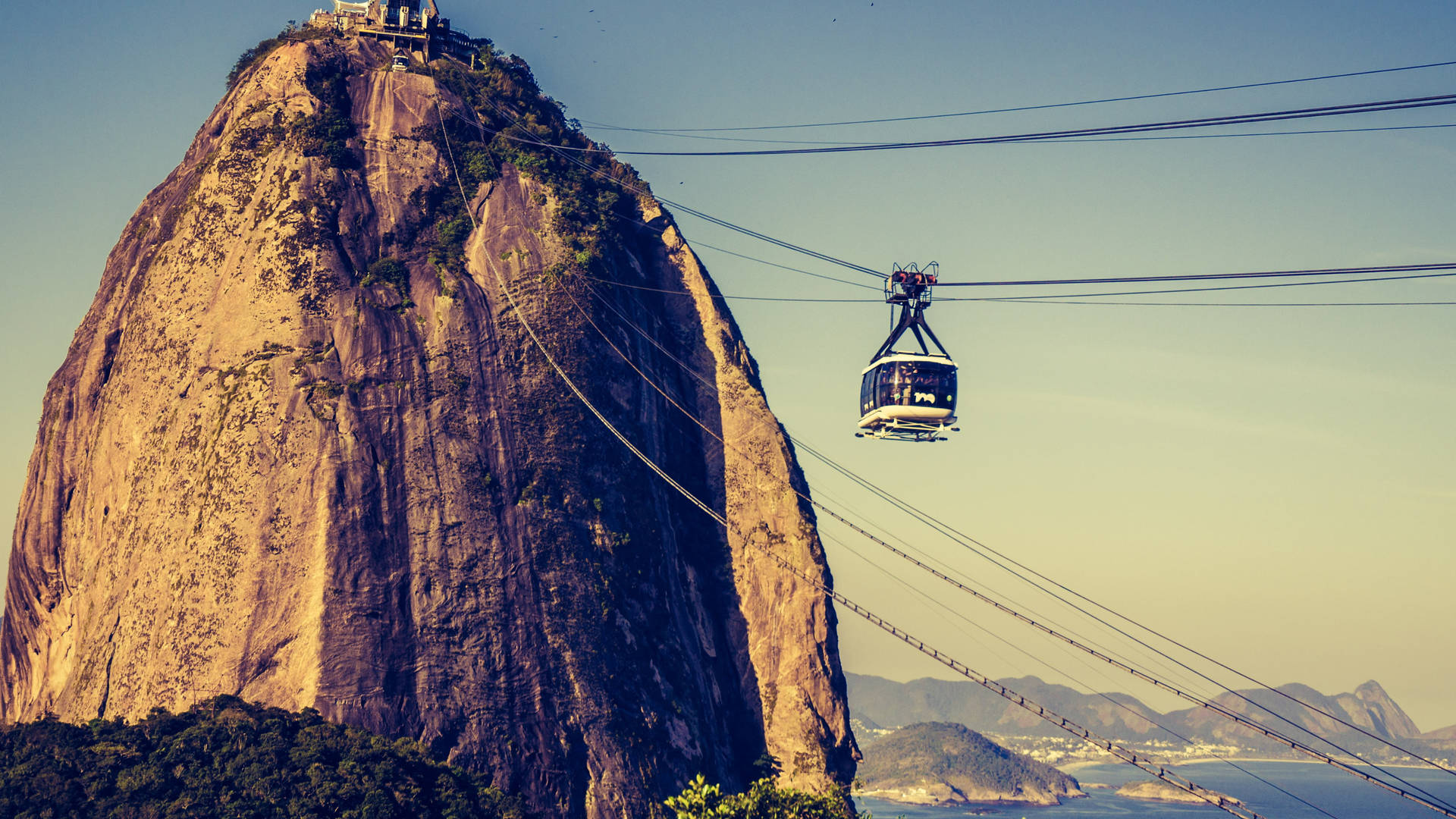 Majestic Vista Of Rio De Janeiro's Sugarloaf Mountain Background