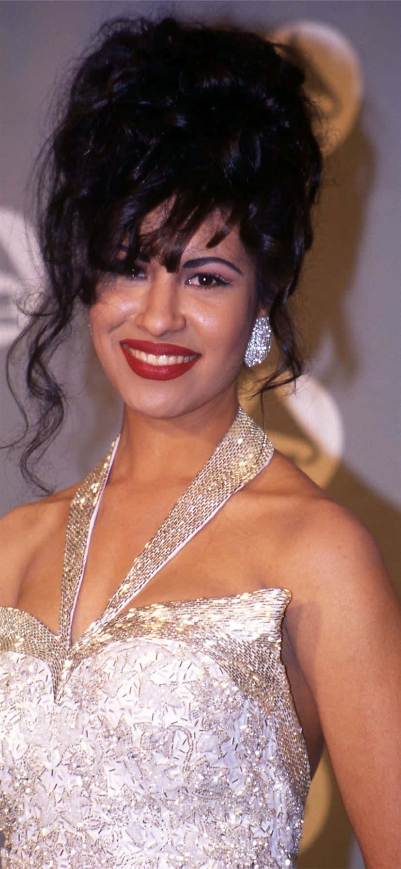 Make An Iconic Phone With This Selena Quintanilla Iphone Wallpaper Background