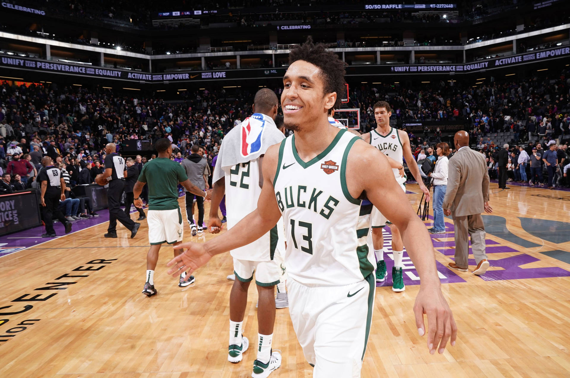 Malcolm Brogdon In Kings Court Background