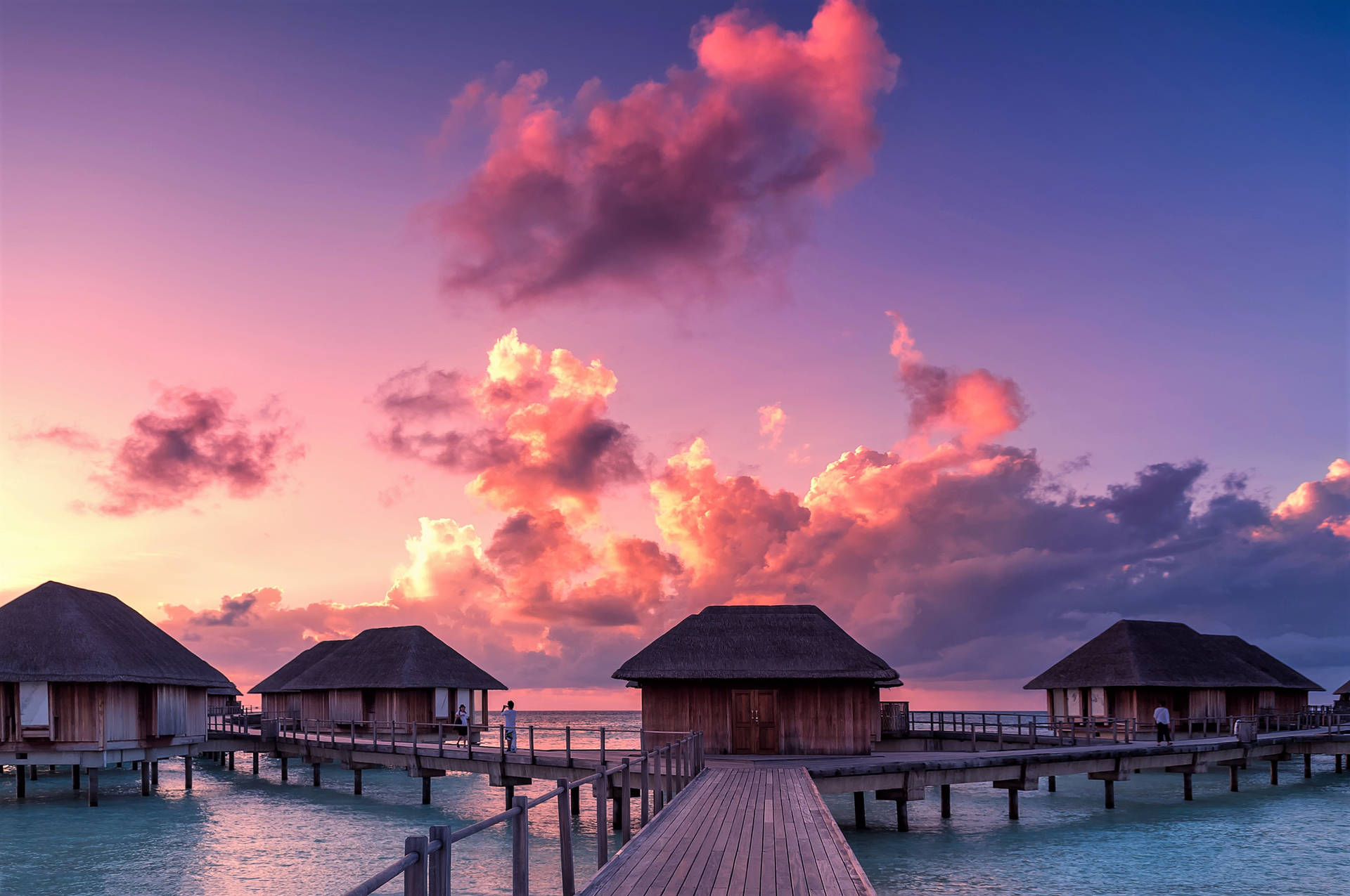 Maldives Cloudy Sunset In Kani Background