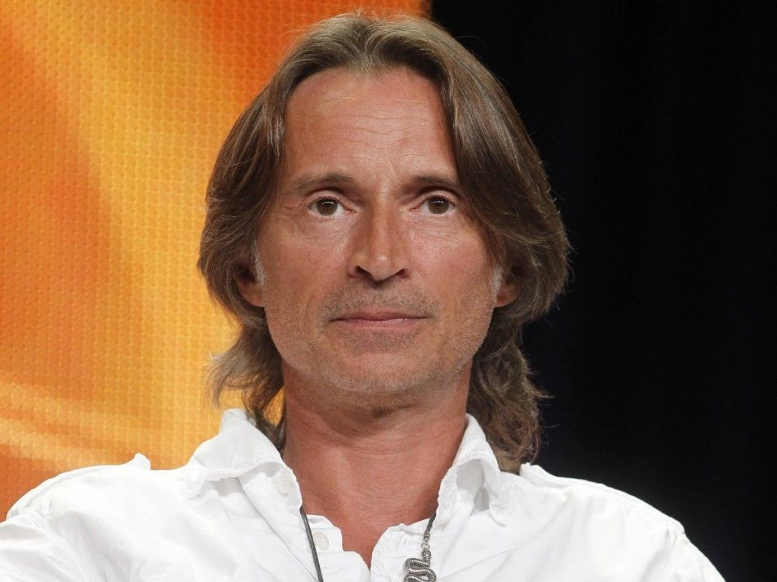 Male Star Robert Carlyle Background