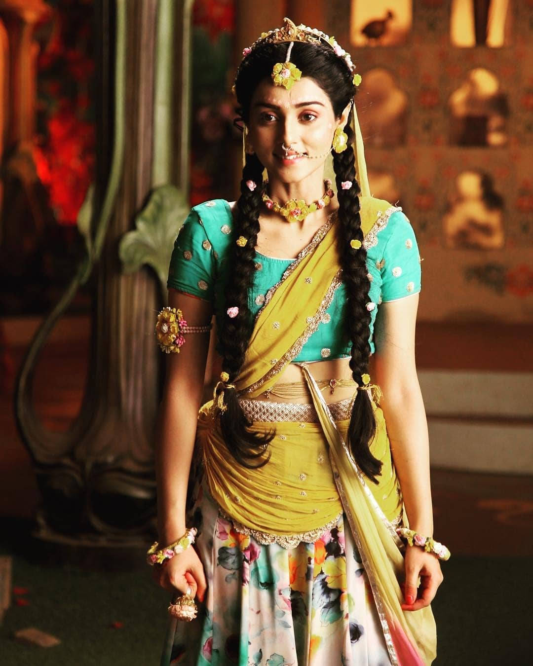 Mallika Singh Smiling Indian Clothing Background