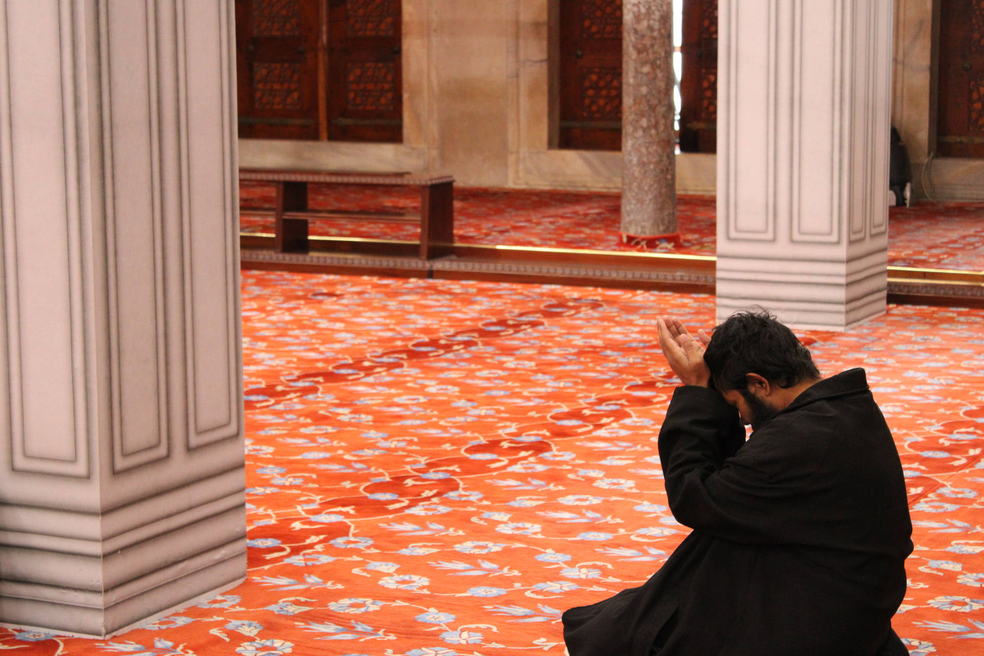 Man Praying To Allah Background