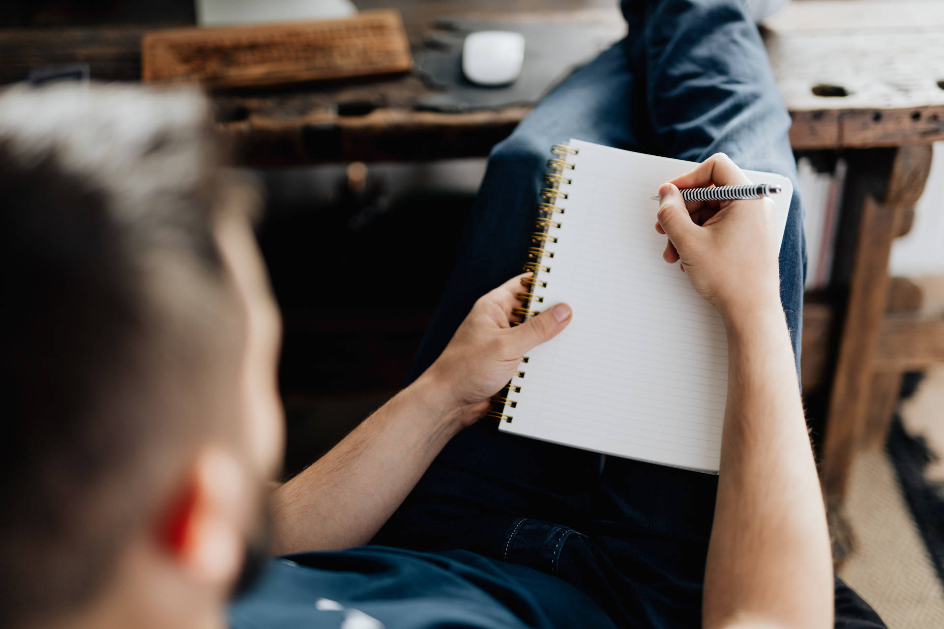 Man Study Notebook 4k Background