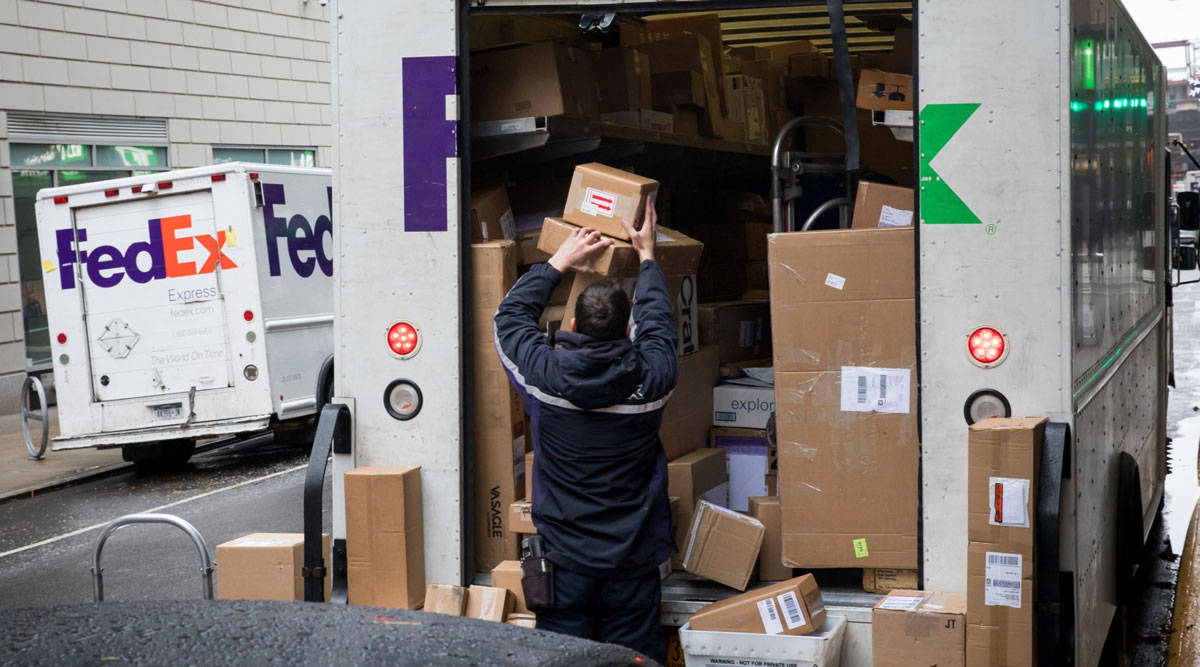 Man Unloading Packages Fedex Tracking