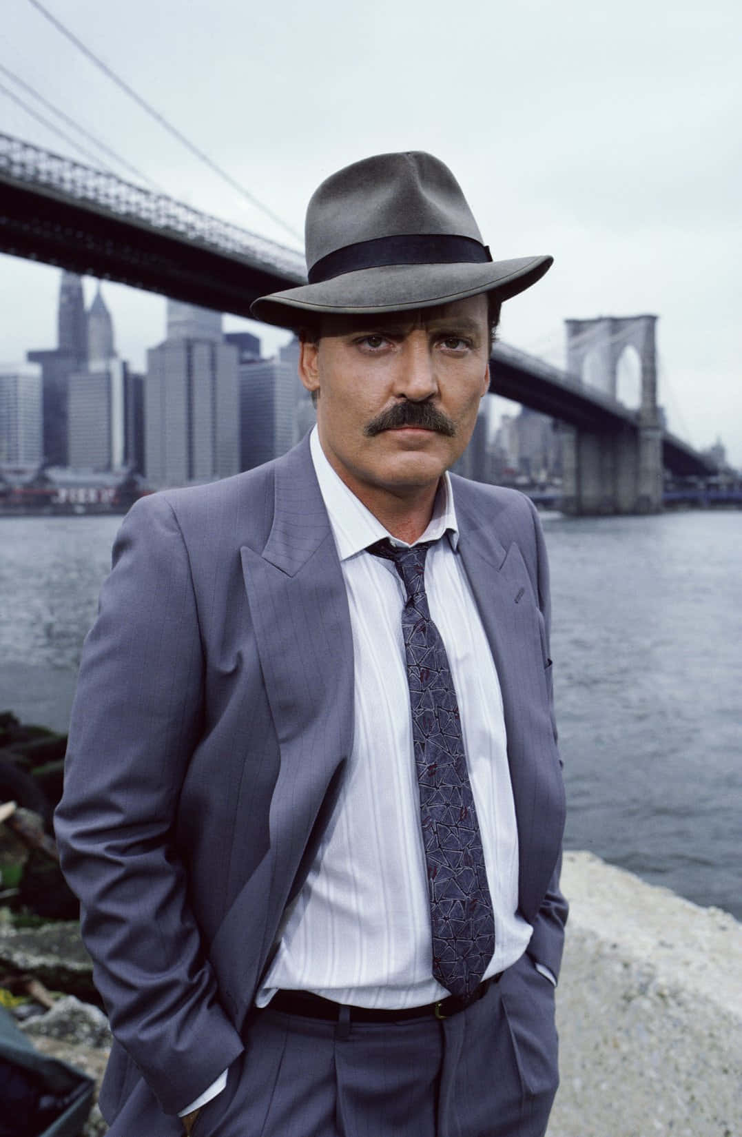 Manin Fedorawith Brooklyn Bridge Background Background
