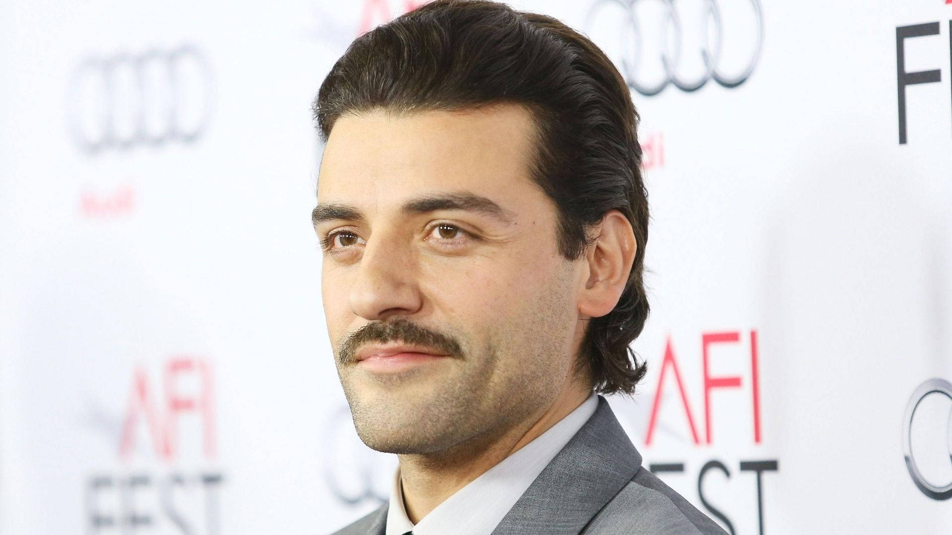 Manly Look Of Oscar Isaac Background