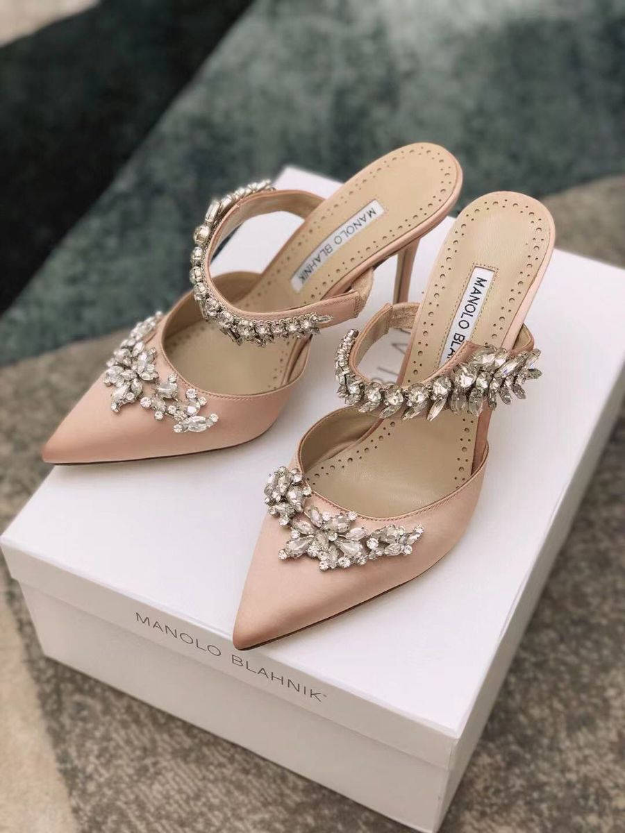 Manolo Blahnik Nude Pumps