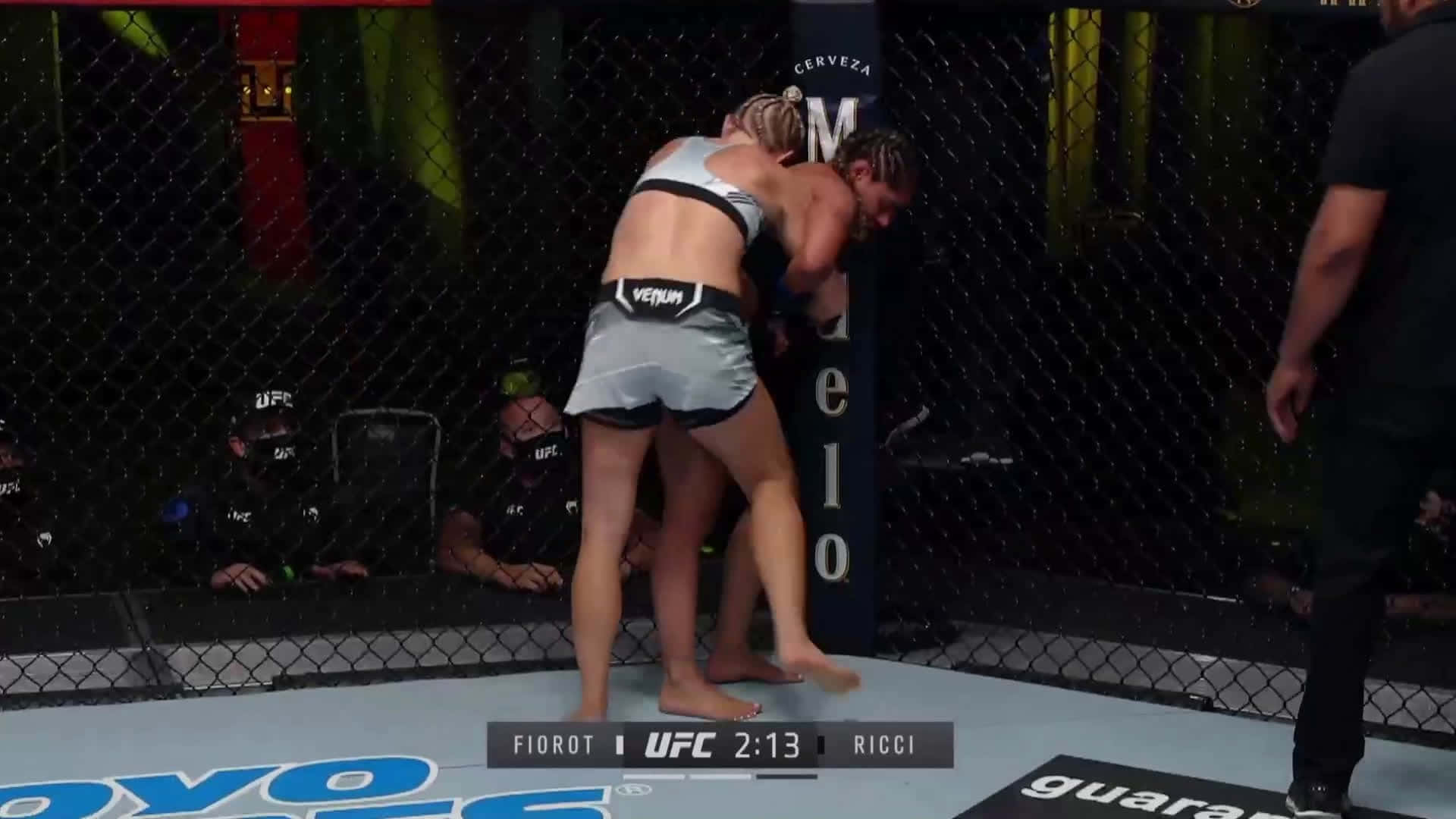 Manon Fiorot Cornering Opponent Background