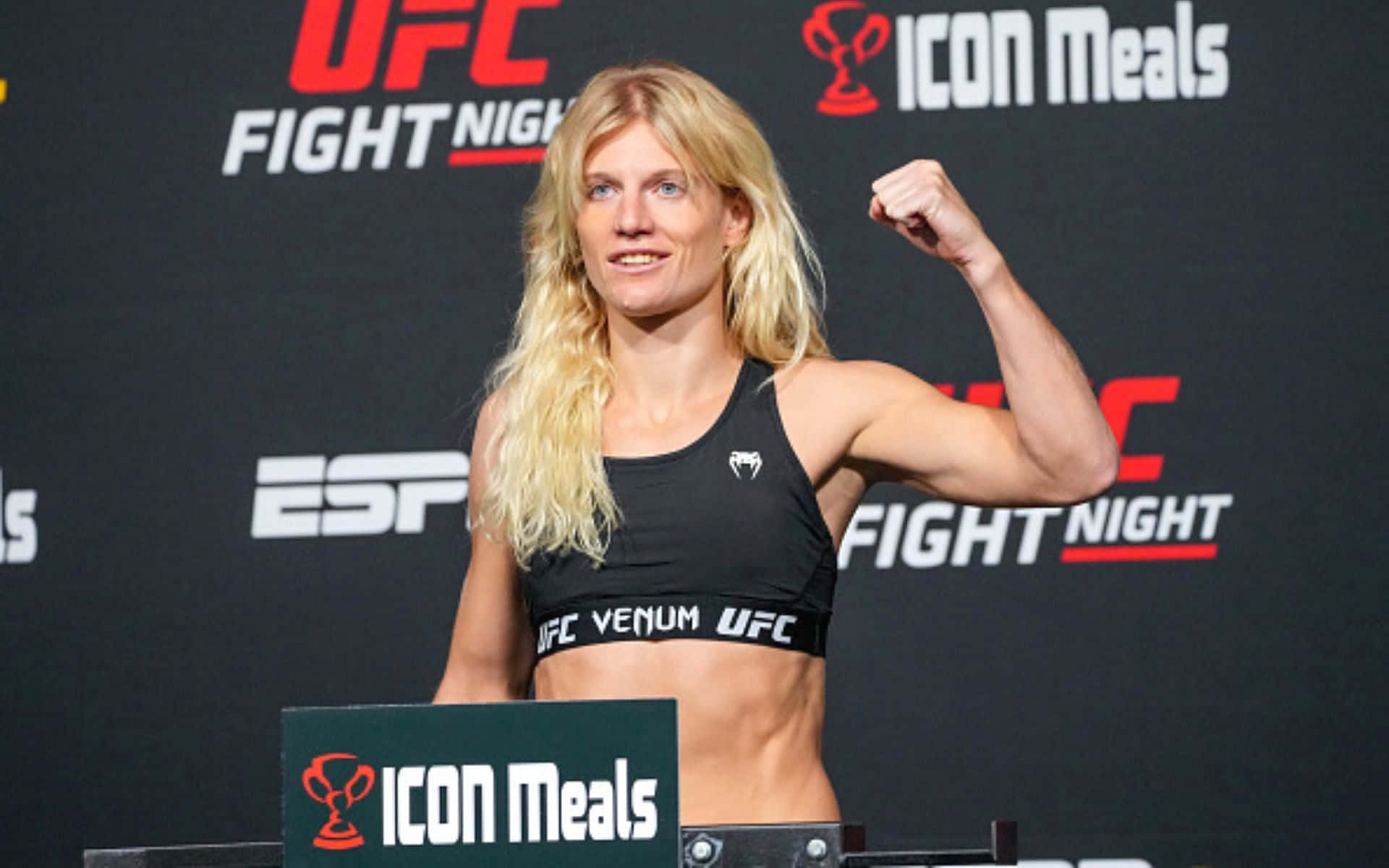 Manon Fiorot Flexing Her Bicep Background