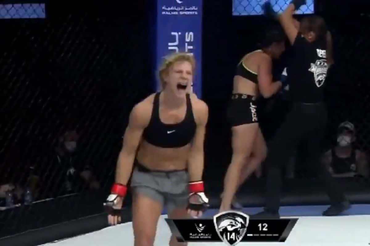 Manon Fiorot Screaming Background