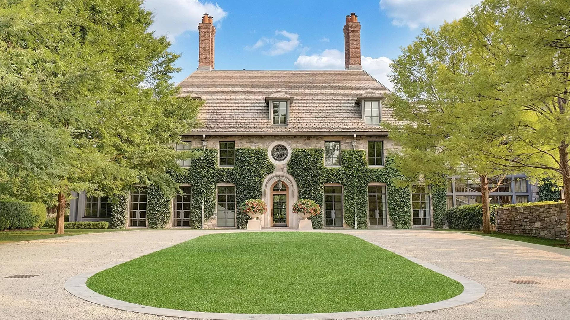 Mansion Garden Front In Greenwich Ct Background