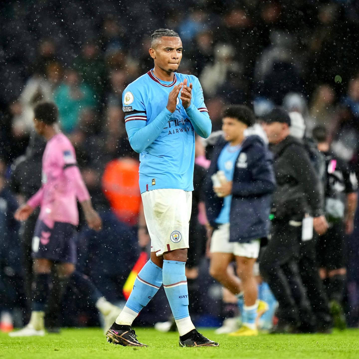 Manuel Akanji Clapping