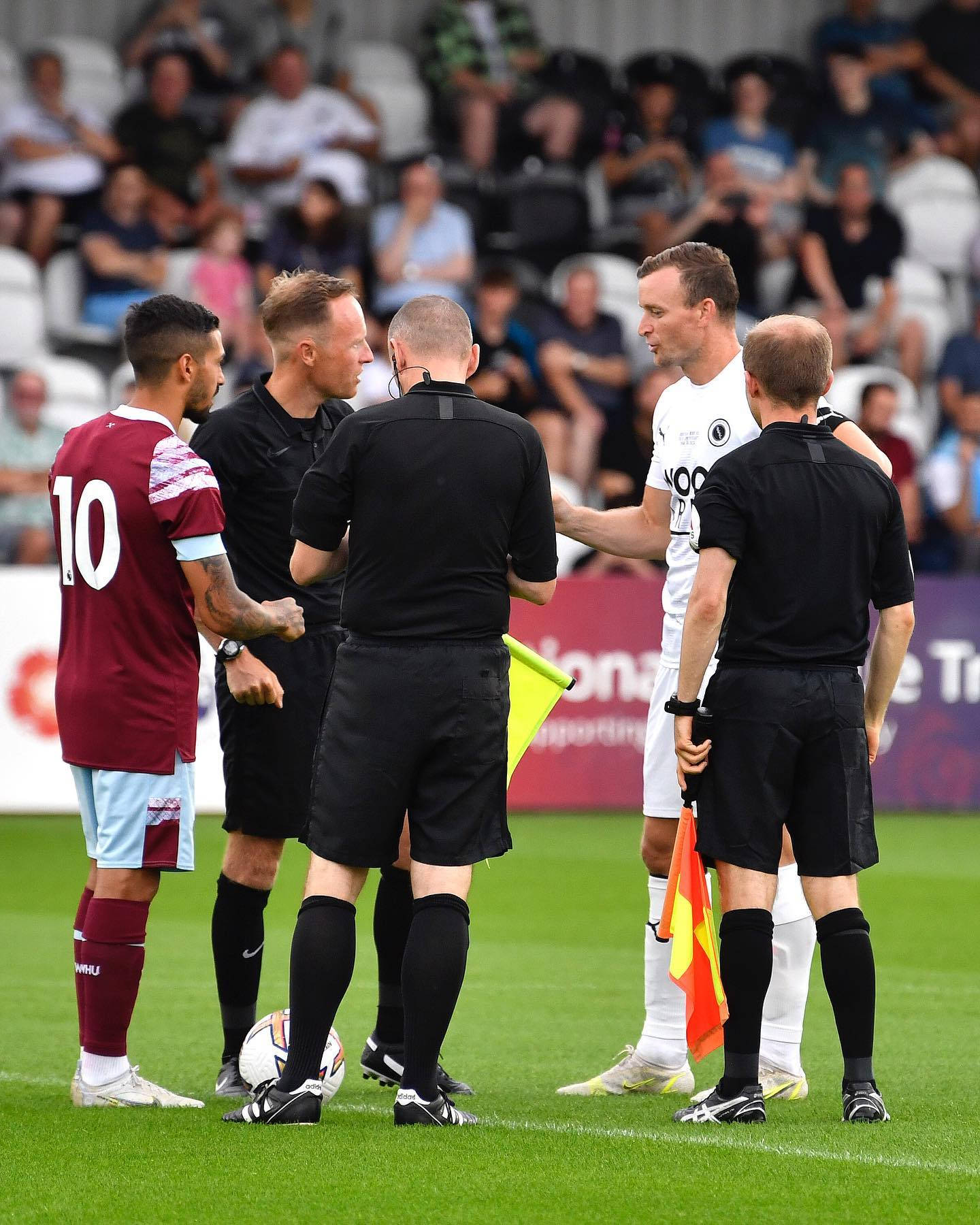 Manuel Lanzini And Game Officials Background