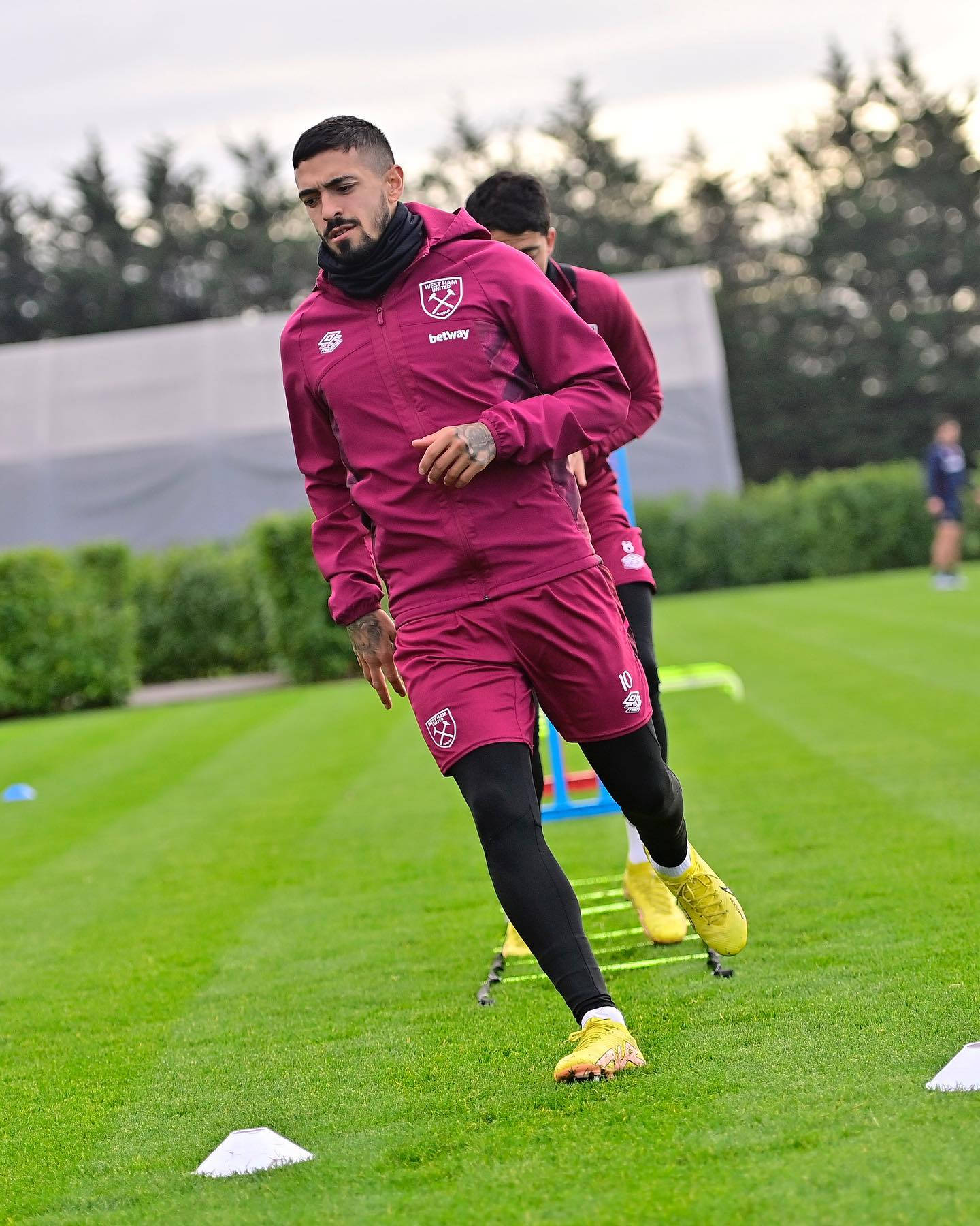 Manuel Lanzini Doing Practice Drills